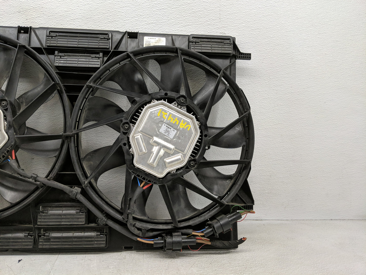 2017-2022 Audi Q7 Electric Radiator Cooling Fan Motor Assembly P/N:8W0 121 003 D 0 130 707 411 Fits OEM Used Auto Parts - Oe