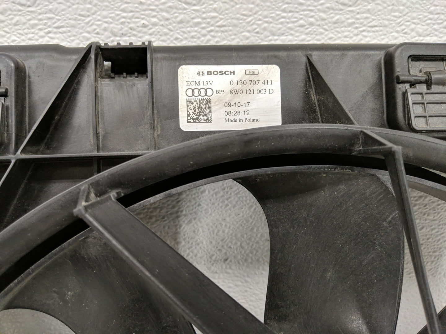 2017-2022 Audi Q7 Electric Radiator Cooling Fan Motor Assembly P/N:8W0 121 003 D 0 130 707 411 Fits OEM Used Auto Parts - Oe