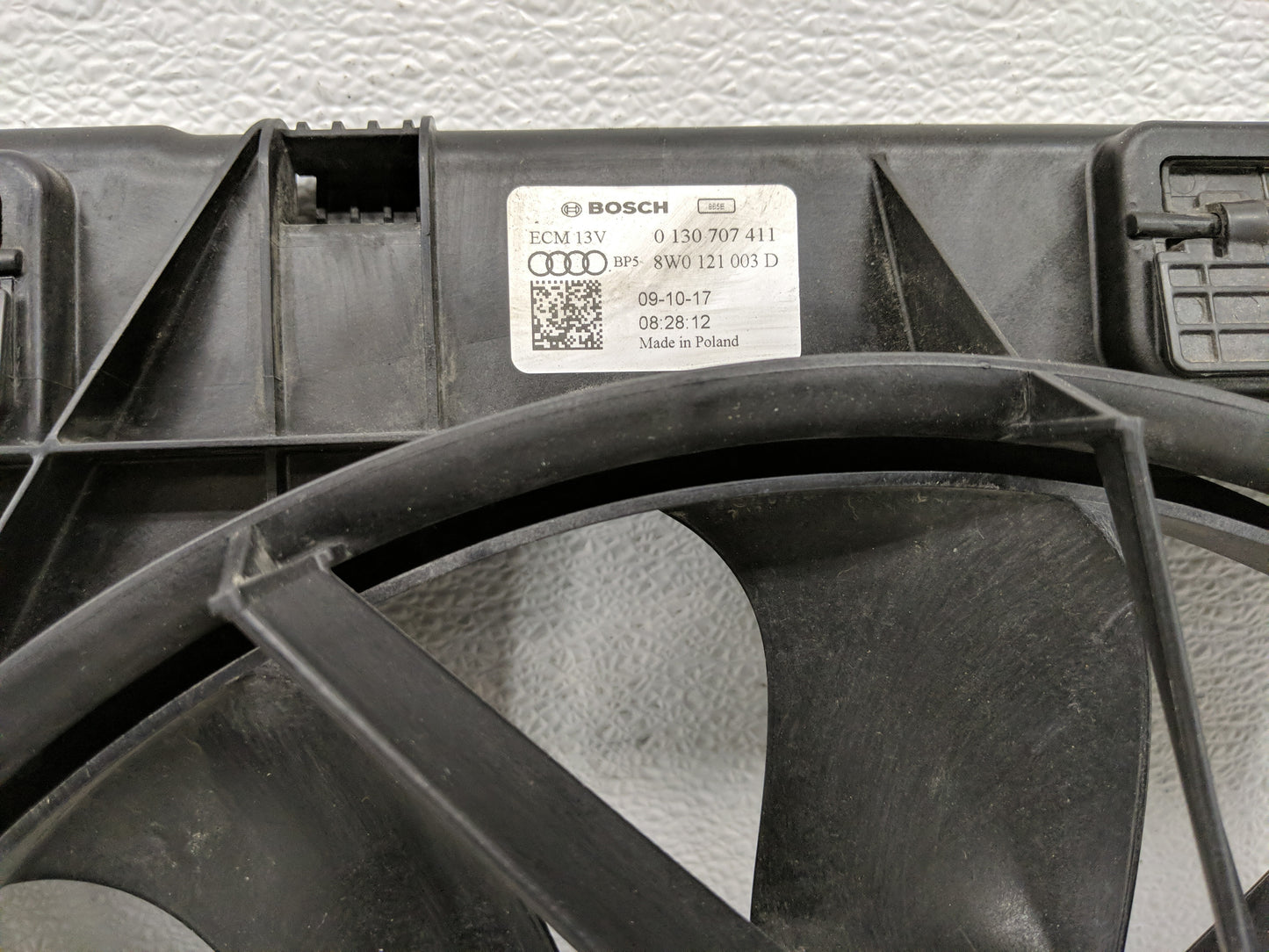 2017-2022 Audi Q7 Electric Radiator Cooling Fan Motor Assembly P/N:8W0 121 003 D 0 130 707 411 Fits OEM Used Auto Parts - Oe