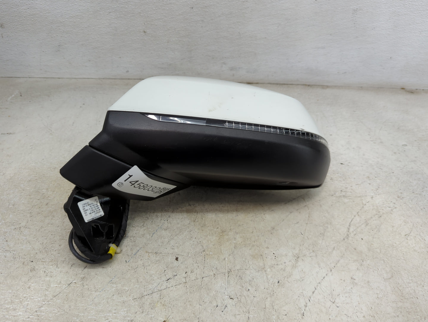 2017-2019 Audi Q7 Driver Side View Mirror - Left Door Mirror OEM Used - Oemusedautoparts1.com