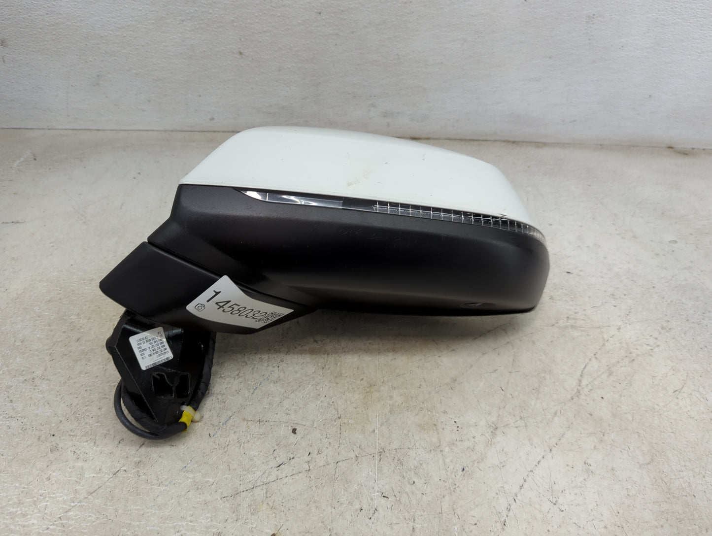 2017-2019 Audi Q7 Driver Side View Mirror - Left Door Mirror OEM Used - Oemusedautoparts1.com