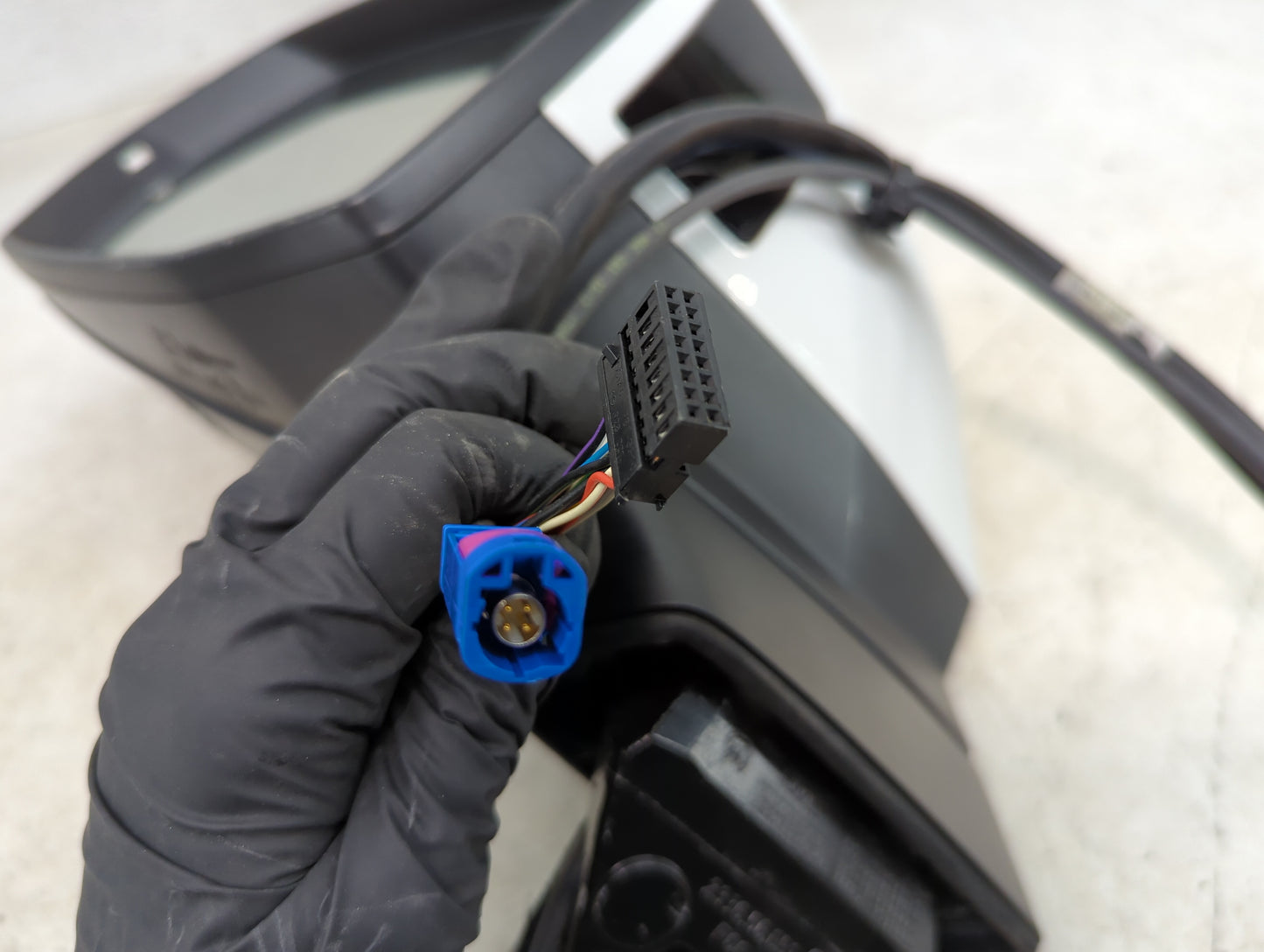 2017-2019 Audi Q7 Driver Side View Mirror - Left Door Mirror OEM Used - Oemusedautoparts1.com