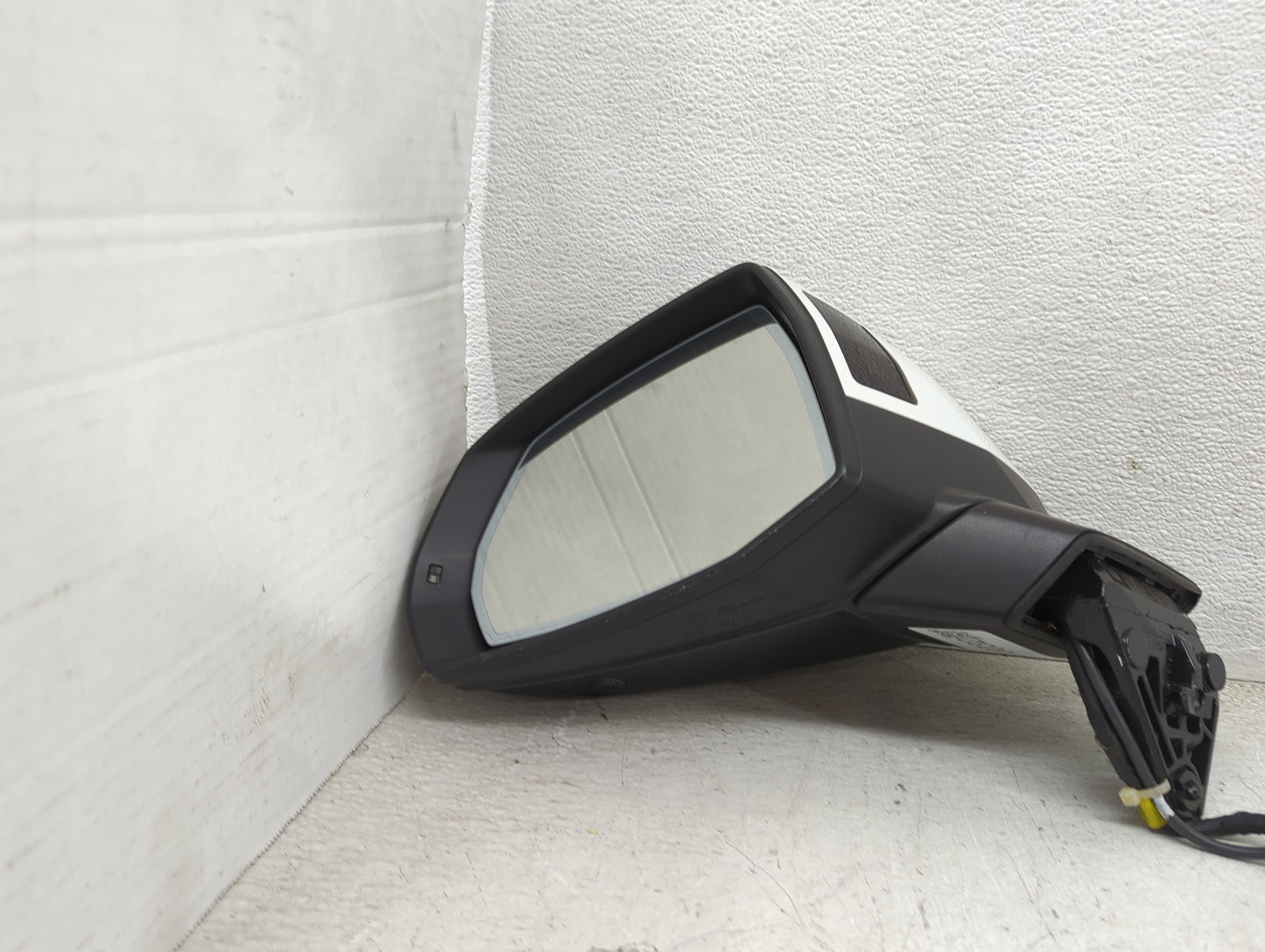 2017-2019 Audi Q7 Driver Side View Mirror - Left Door Mirror OEM Used - Oemusedautoparts1.com