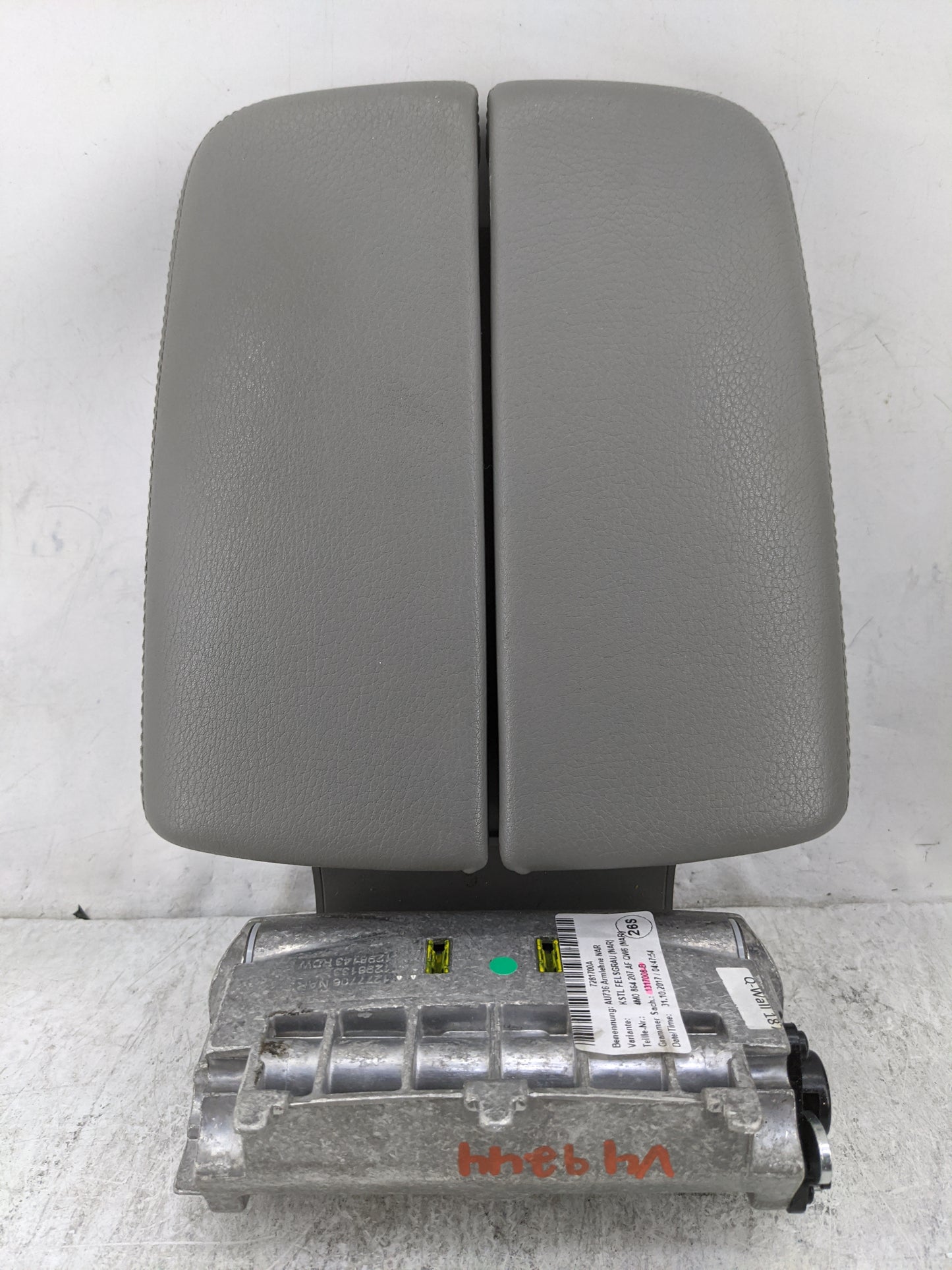 2018 Audi Q7 Center Console Armrest Cover Lid P/N:7281700A 4M0864207AF, 1317008-B Fits OEM Used Auto Parts - Oemusedautopart