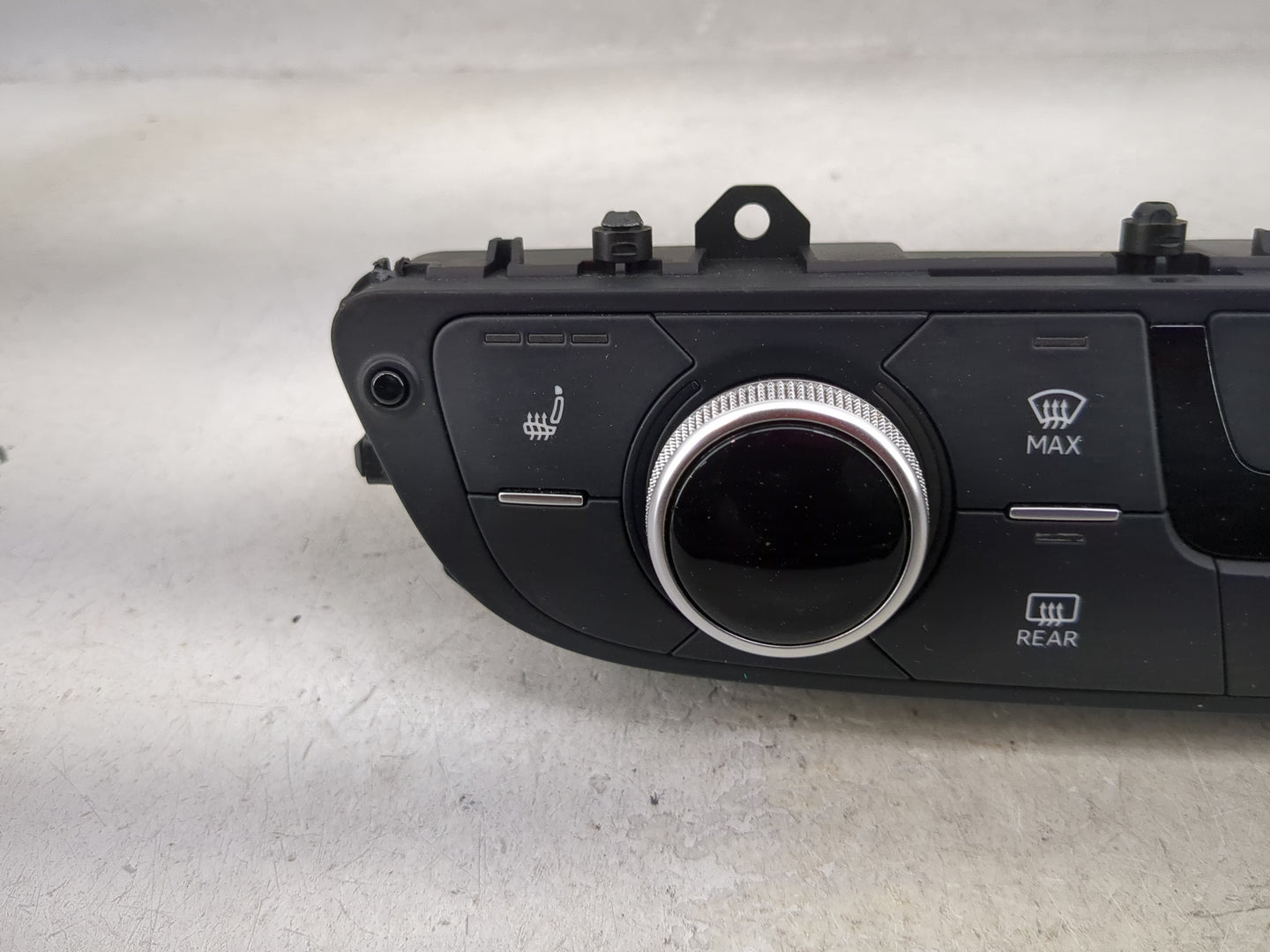 2017-2019 Audi Q7 Climate Control Module Temperature AC/Heater Replacement P/N:4M0820043R 4M0.820.043.R Fits Fits 2017 2018 