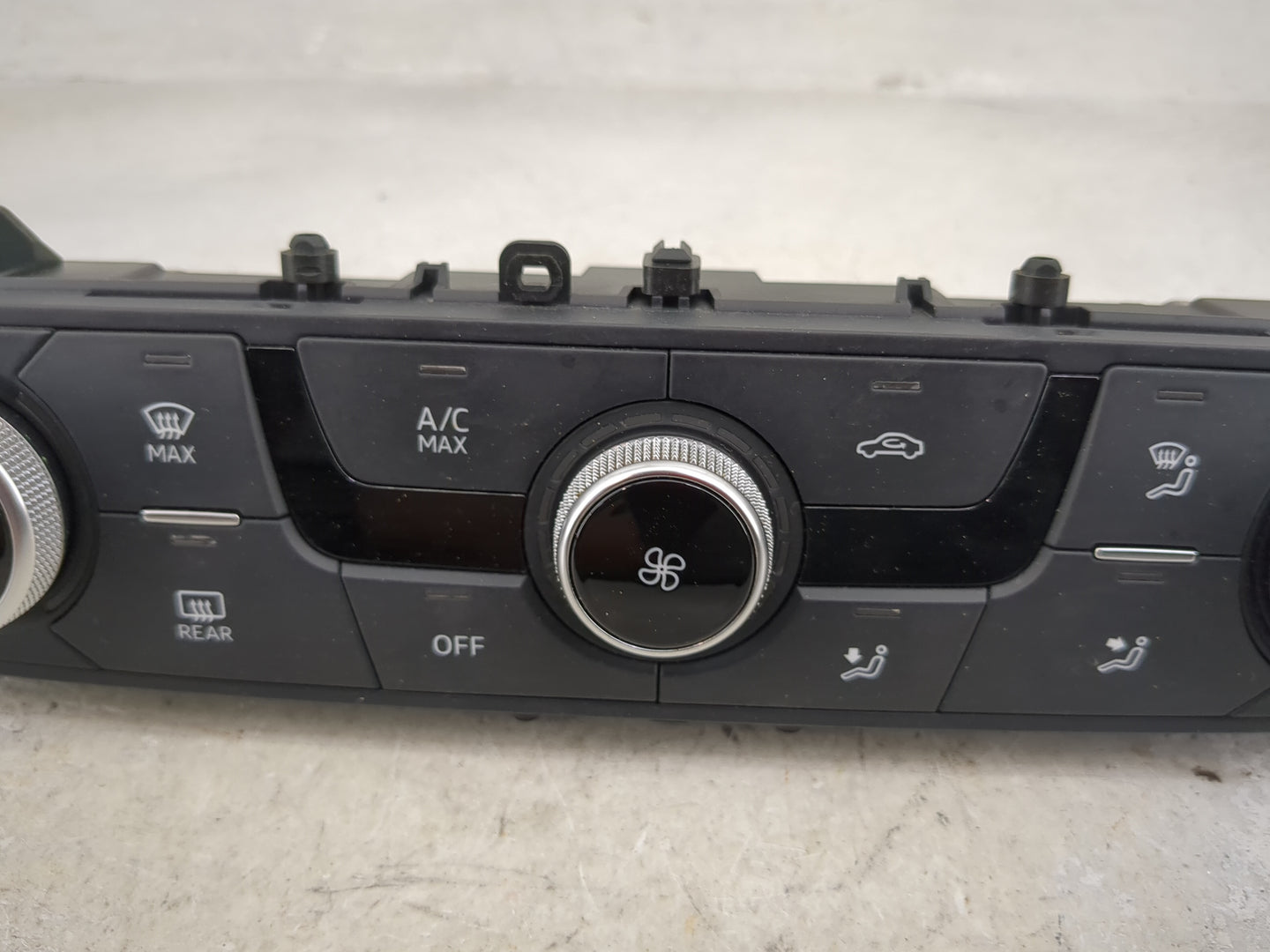 2017-2019 Audi Q7 Climate Control Module Temperature AC/Heater Replacement P/N:4M0820043R 4M0.820.043.R Fits Fits 2017 2018 