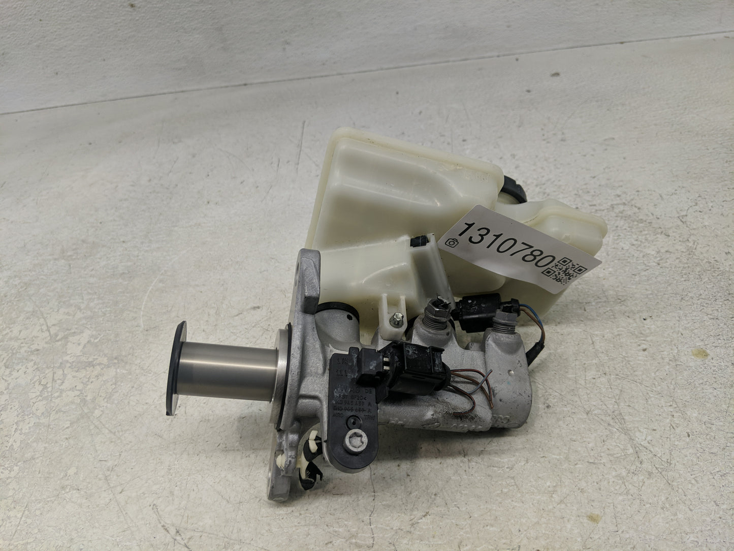 2017-2018 Audi Rs3 Brake Master Cylinder - Oemusedautoparts1.com