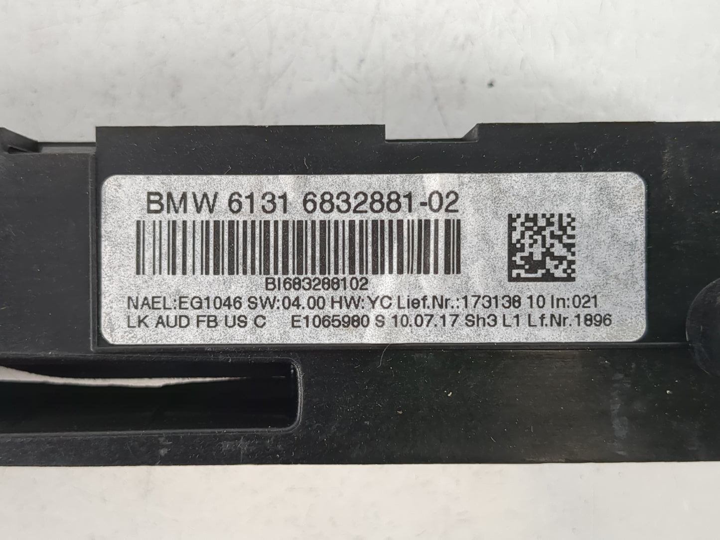 2017-2018 Bmw 320i Radio AM FM Cd Player Receiver Replacement P/N:6131 6832881-02 Fits Fits 2017 2018 2019 2020 2021 OEM Use