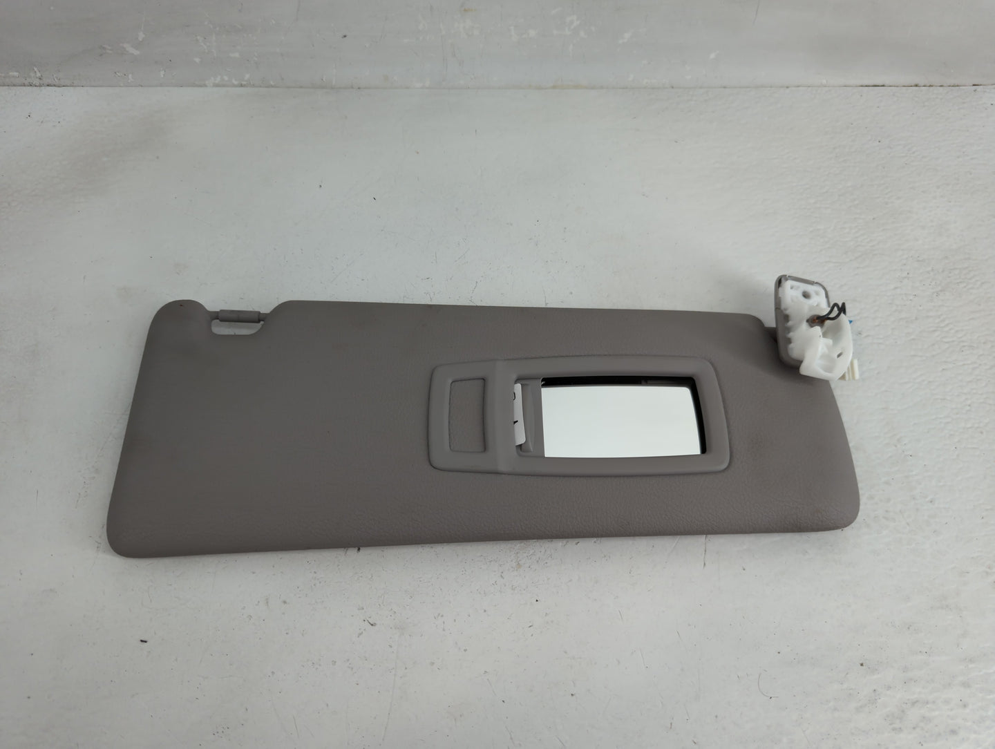 2012-2018 Bmw 320i Sun Visor Shade Replacement Passenger Right Mirror Fits Fits 2012 2013 2014 2015 2016 2017 2018 2019 2020