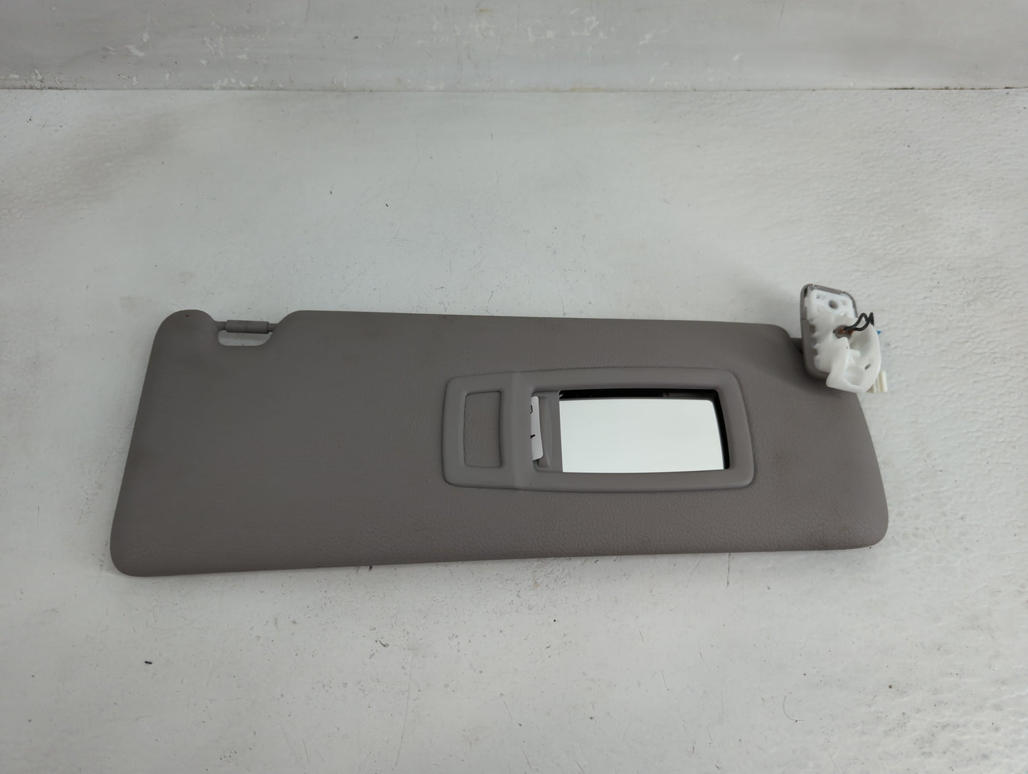 2012-2018 Bmw 320i Sun Visor Shade Replacement Passenger Right Mirror Fits Fits 2012 2013 2014 2015 2016 2017 2018 2019 2020