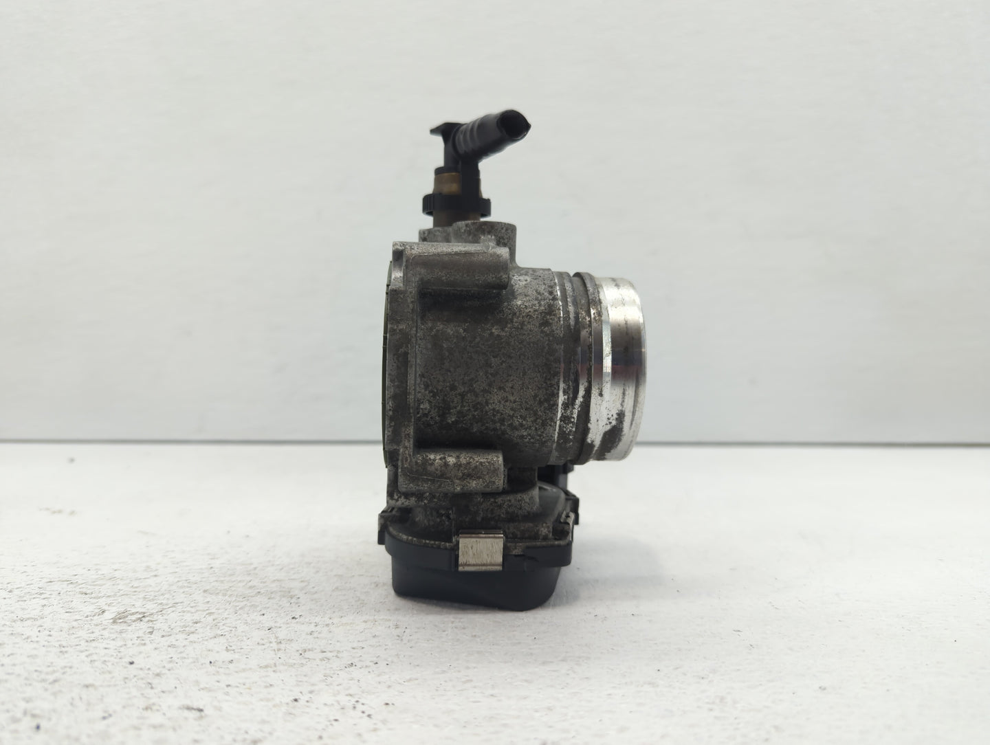 2012-2018 Bmw 320i Throttle Body P/N:1354 7588625-04 1354 7588625-03 Fits Fits 2012 2013 2014 2015 2016 2017 2018 OEM Used A