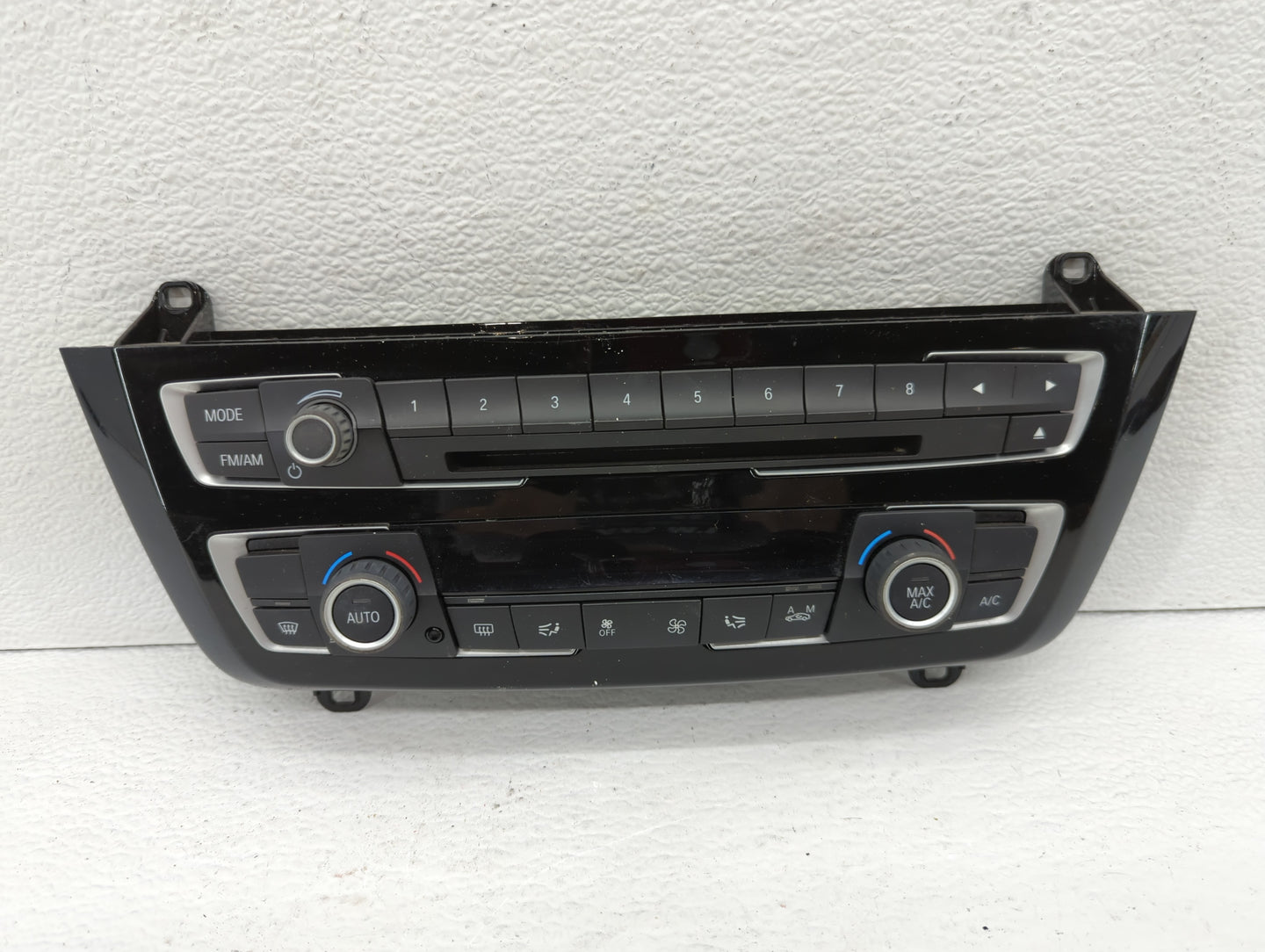 2017-2018 Bmw 320i Am Fm Cd Player Radio Receiver - Oemusedautoparts1.com