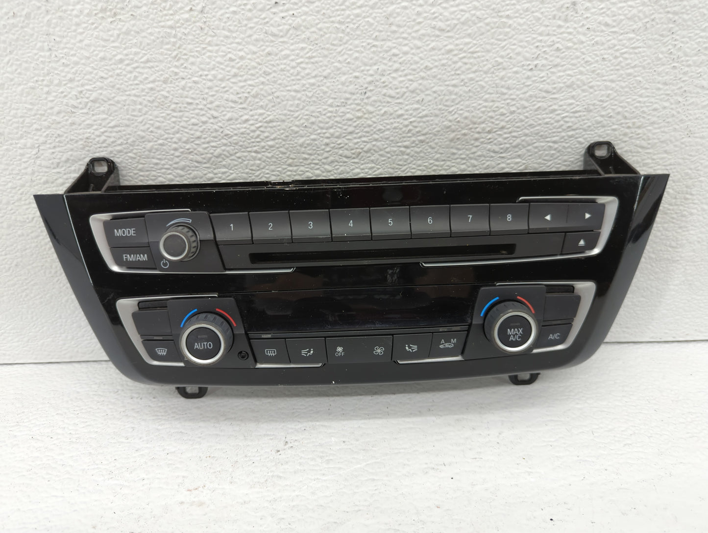 2017-2018 Bmw 320i Am Fm Cd Player Radio Receiver - Oemusedautoparts1.com