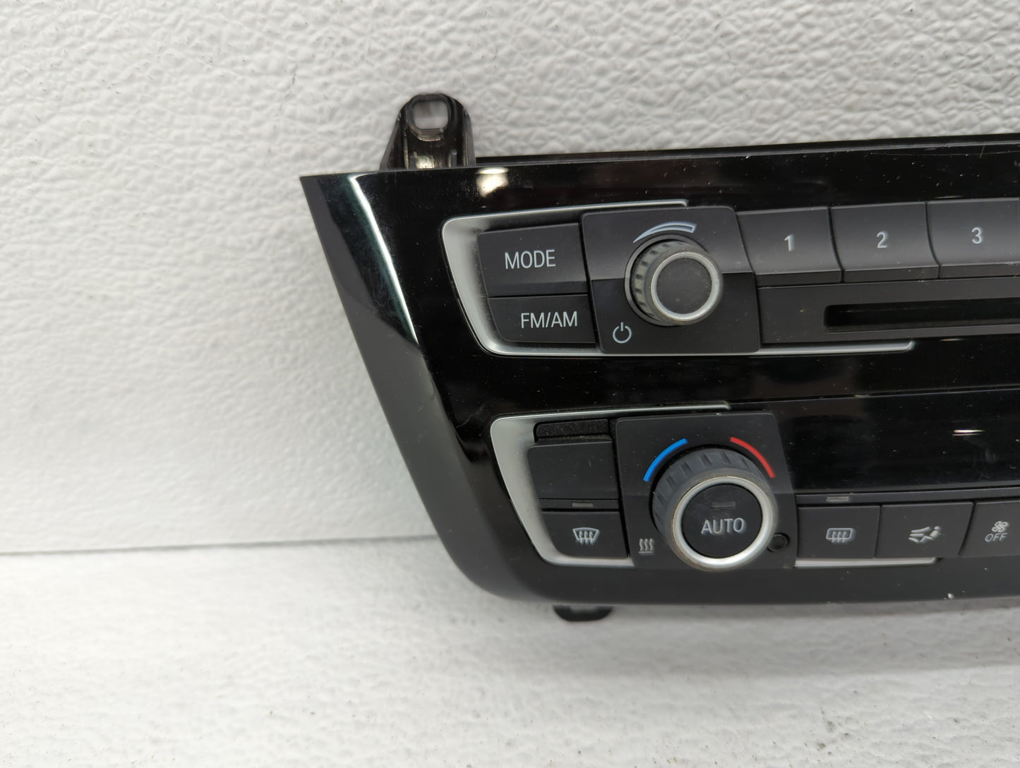 2017-2018 Bmw 320i Am Fm Cd Player Radio Receiver - Oemusedautoparts1.com