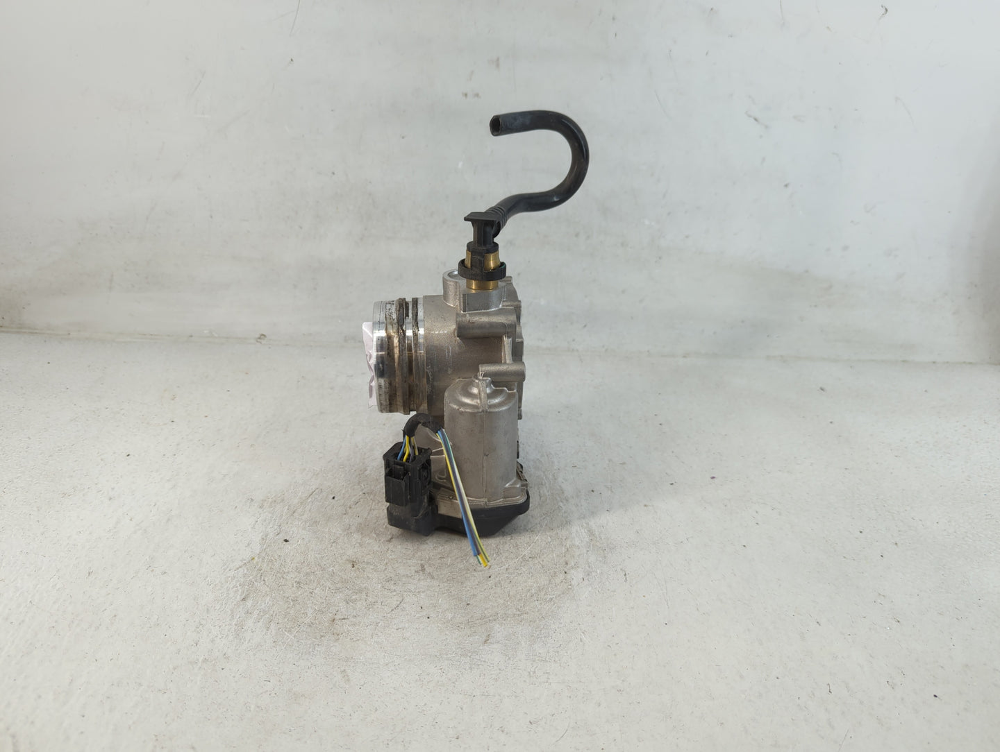 2012-2018 Bmw 320i Throttle Body P/N:1354 7588625-04 Fits Fits 2012 2013 2014 2015 2016 2017 2018 OEM Used Auto Parts - Oemu