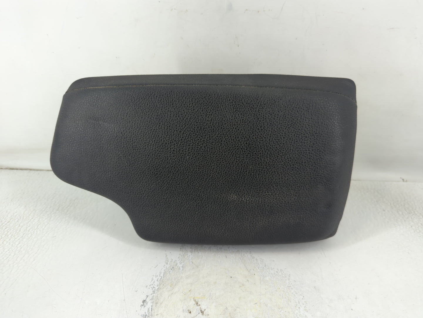 2018 Bmw 320i Center Console Armrest Cover Lid Fits OEM Used Auto Parts - Oemusedautoparts1.com