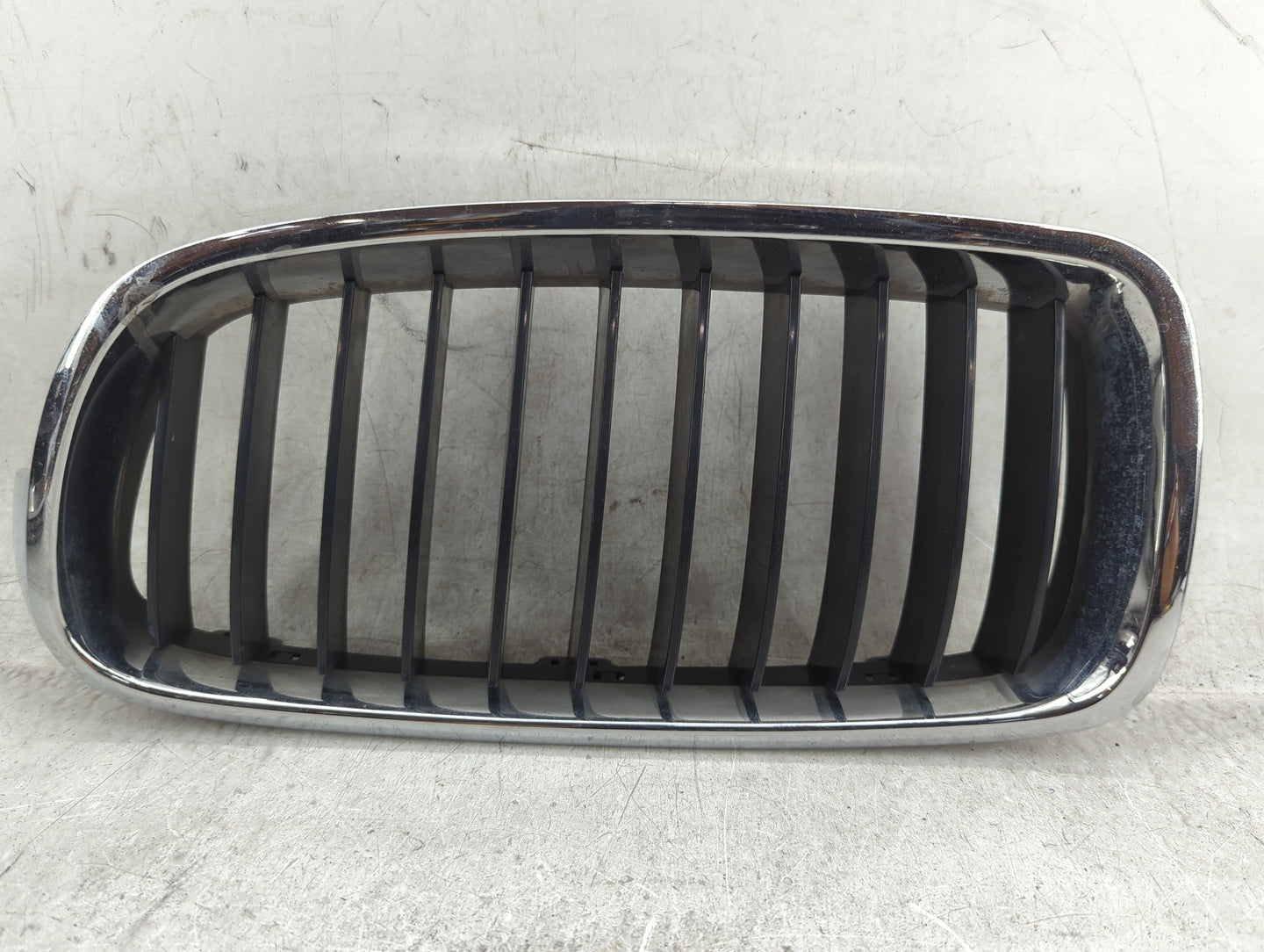 2017-2019 Bmw 330i Front Grille Bumper Not Included - Oemusedautoparts1.com