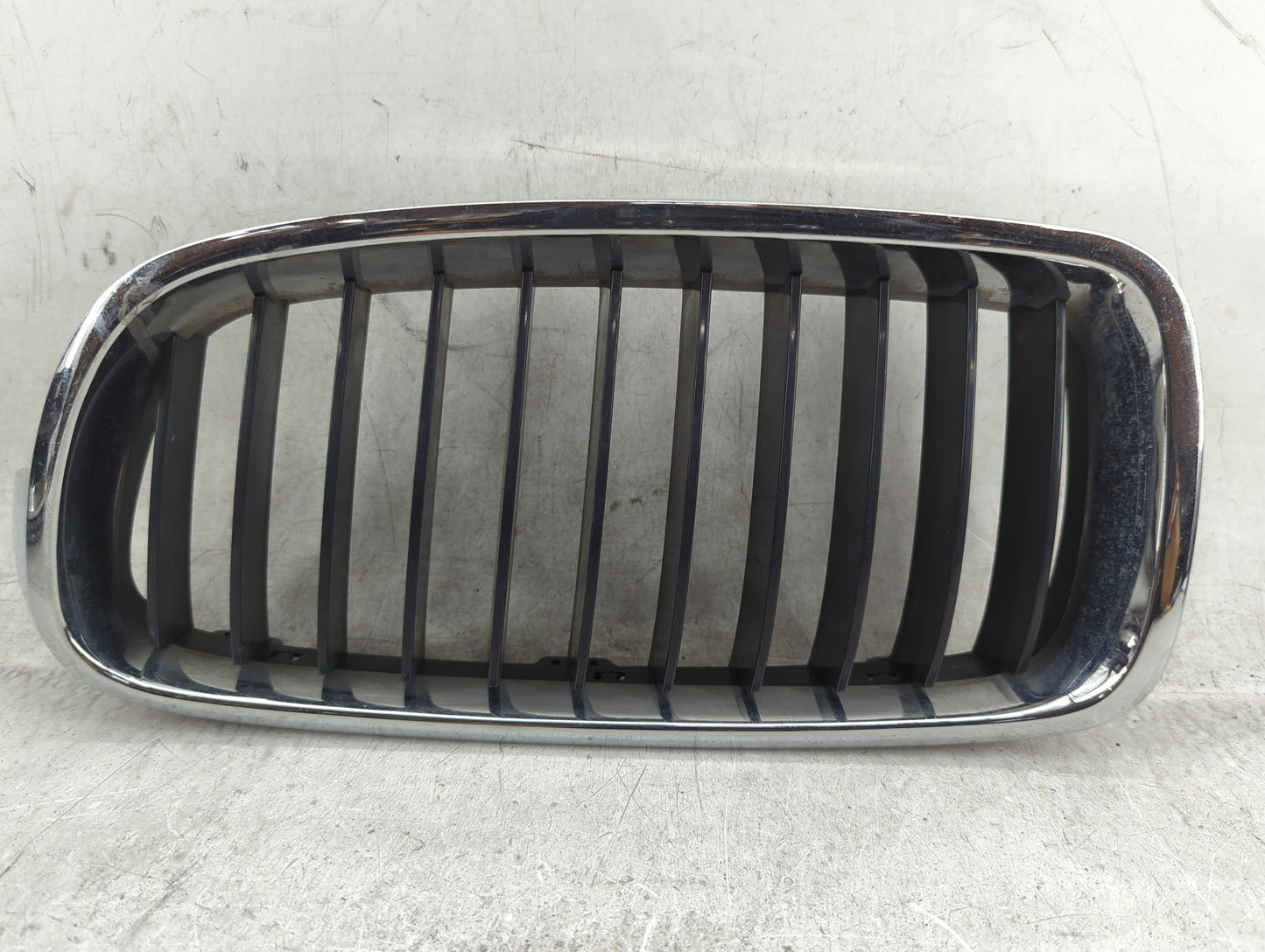 2017-2019 Bmw 330i Front Grille Bumper Not Included - Oemusedautoparts1.com