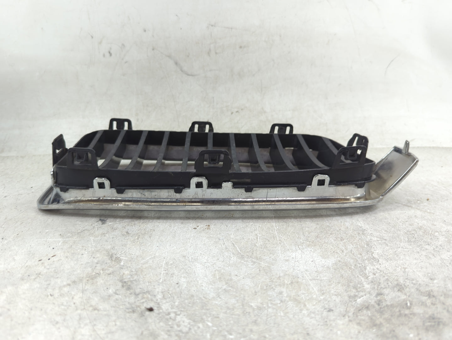 2017-2019 Bmw 330i Front Grille Bumper Not Included - Oemusedautoparts1.com
