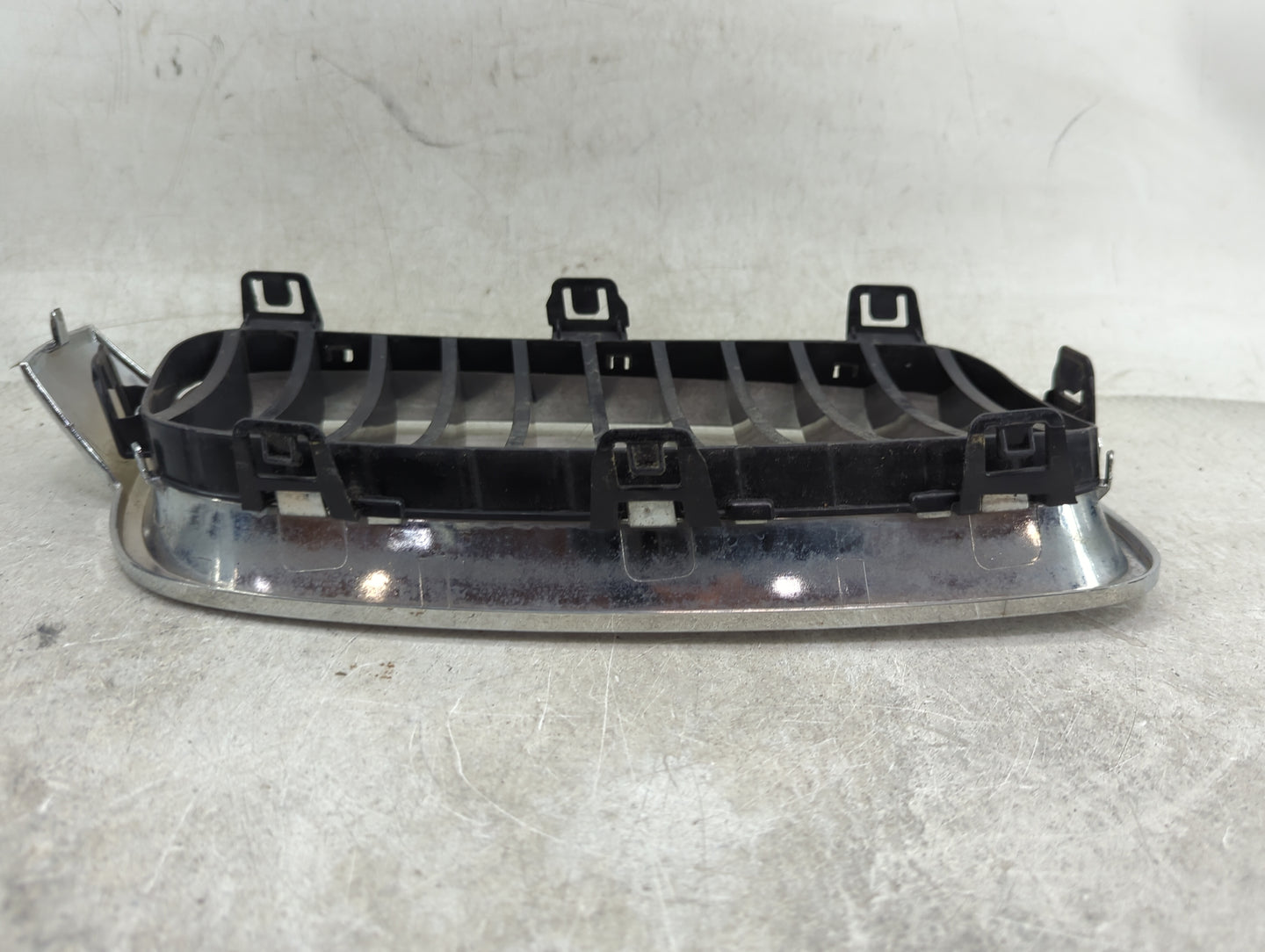 2017-2019 Bmw 330i Front Grille Bumper Not Included - Oemusedautoparts1.com