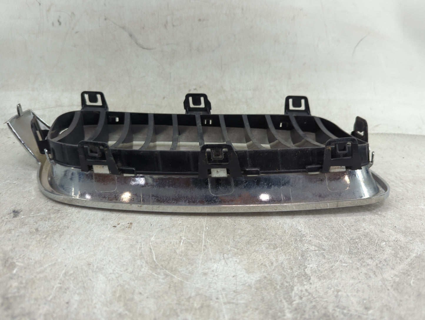 2017-2019 Bmw 330i Front Grille Bumper Not Included - Oemusedautoparts1.com