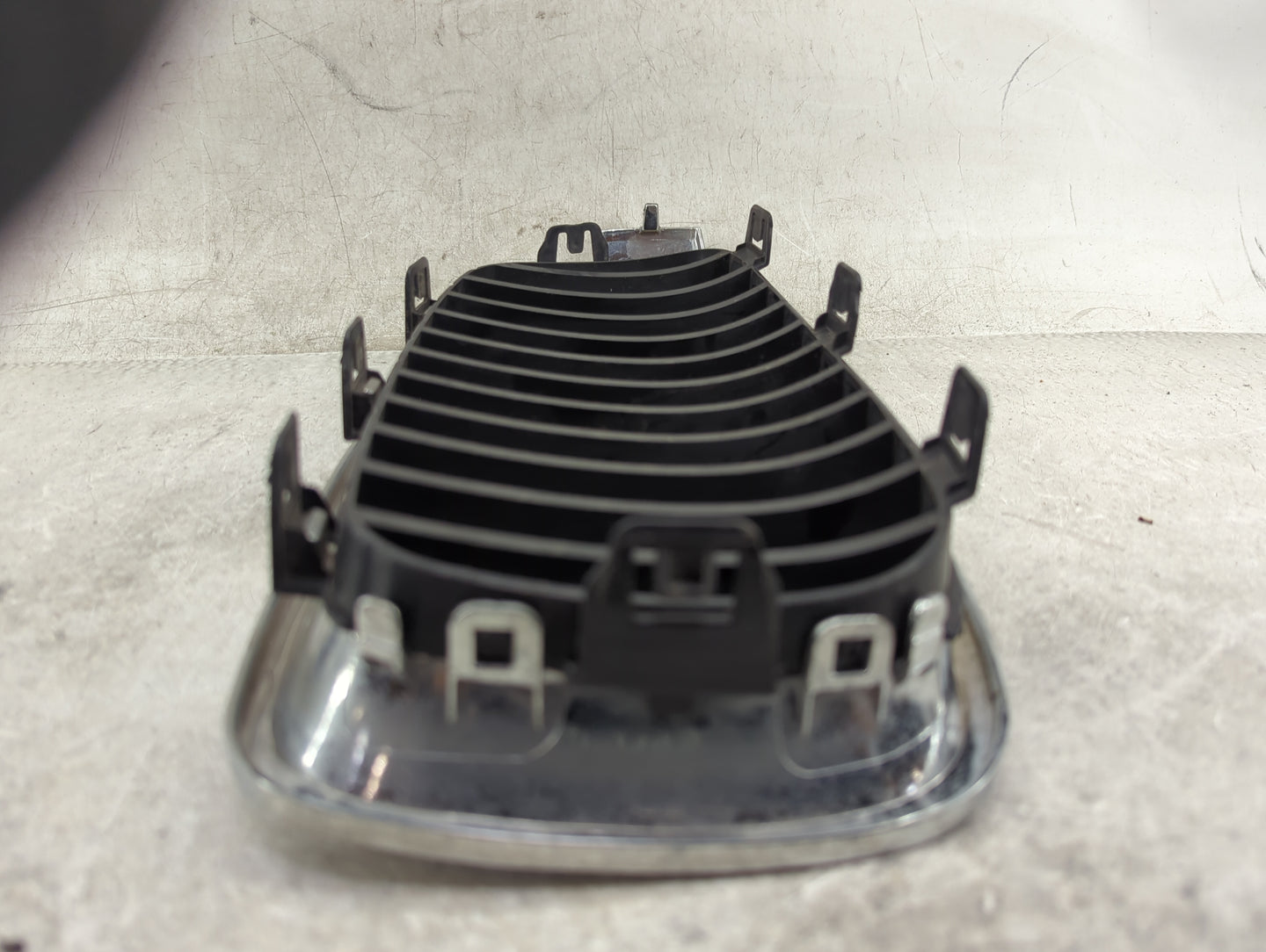 2017-2019 Bmw 330i Front Grille Bumper Not Included - Oemusedautoparts1.com