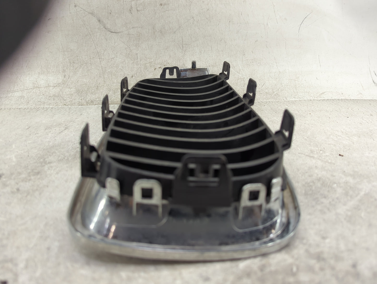 2017-2019 Bmw 330i Front Grille Bumper Not Included - Oemusedautoparts1.com