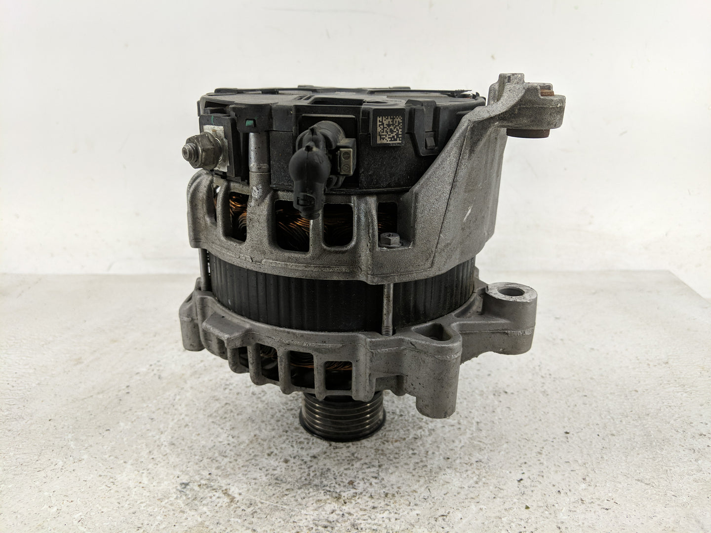 2017-2020 Bmw 530i Alternator Replacement Generator Charging Assembly Engine OEM P/N:0 125 814 004 Fits OEM Used Auto Parts 