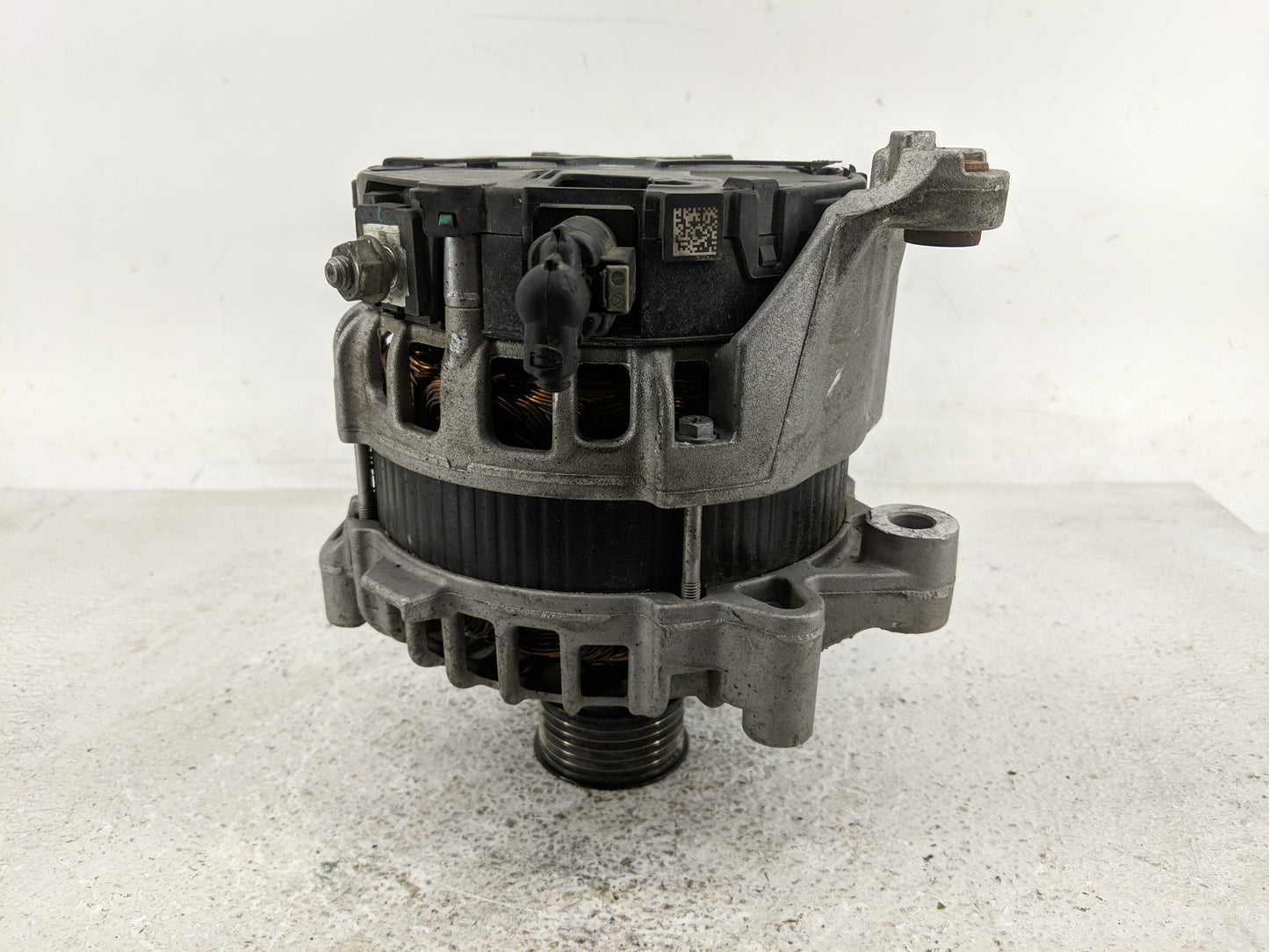 2017-2020 Bmw 530i Alternator Replacement Generator Charging Assembly Engine OEM P/N:0 125 814 004 Fits OEM Used Auto Parts 