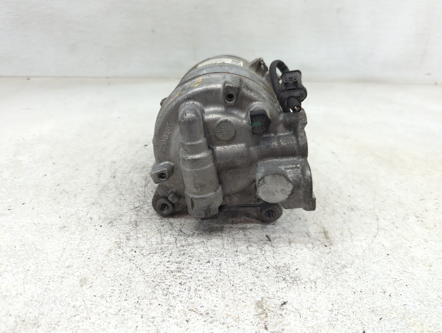2017-2019 Bmw 530i Air Conditioning A/c Ac Compressor Oem - Oemusedautoparts1.com