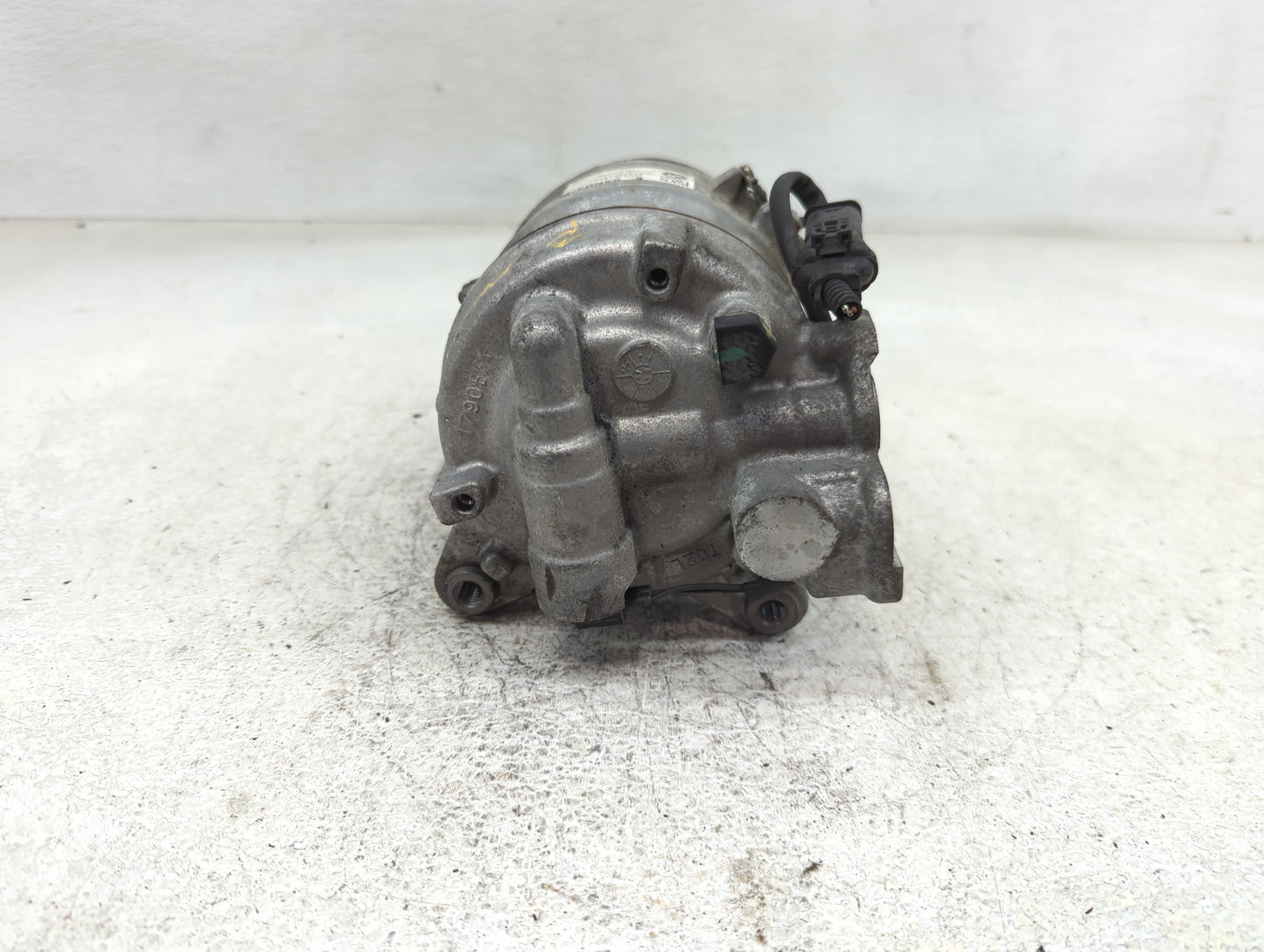 2017-2019 Bmw 530i Air Conditioning A/c Ac Compressor Oem - Oemusedautoparts1.com
