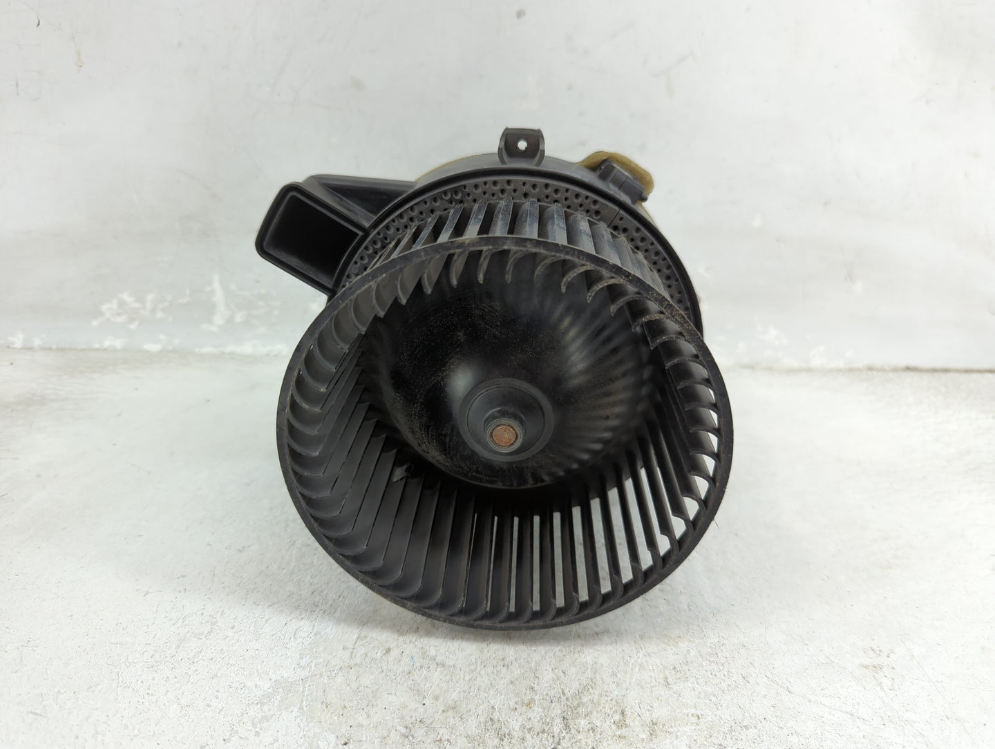 2018 Bmw 530i Heater AC Blower Motor P/N:0130309508 DK409006 Fits OEM Used Auto Parts - Oemusedautoparts1.com