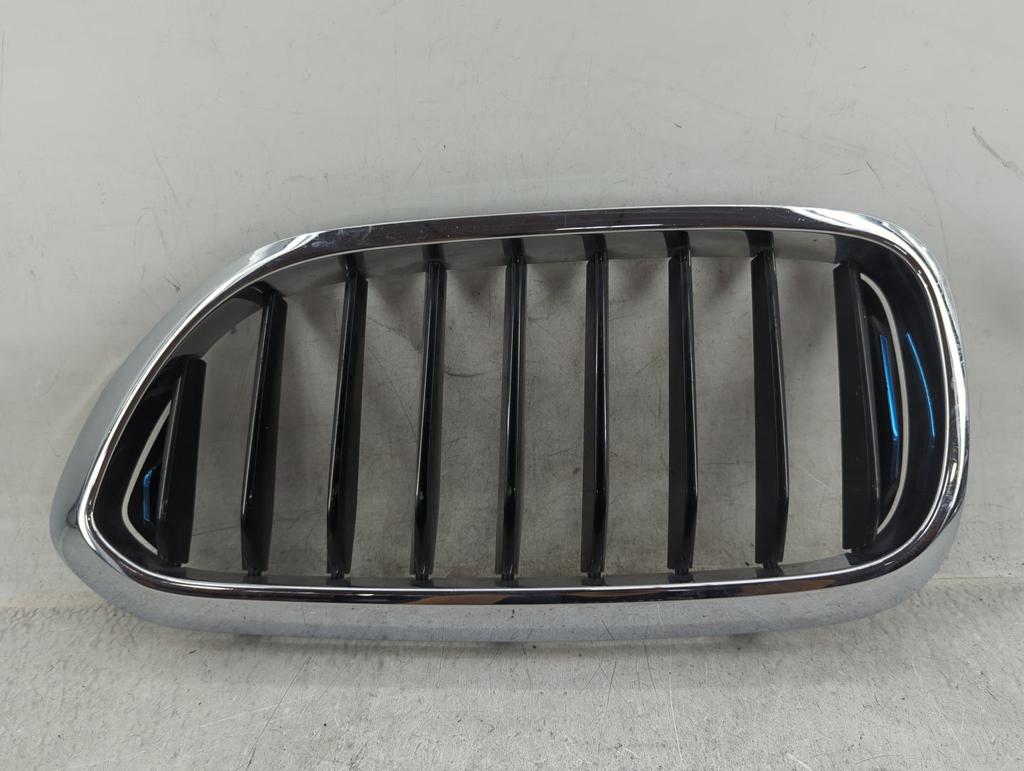 2017-2020 Bmw 530i Front Grille Bumper Not Included - Oemusedautoparts1.com