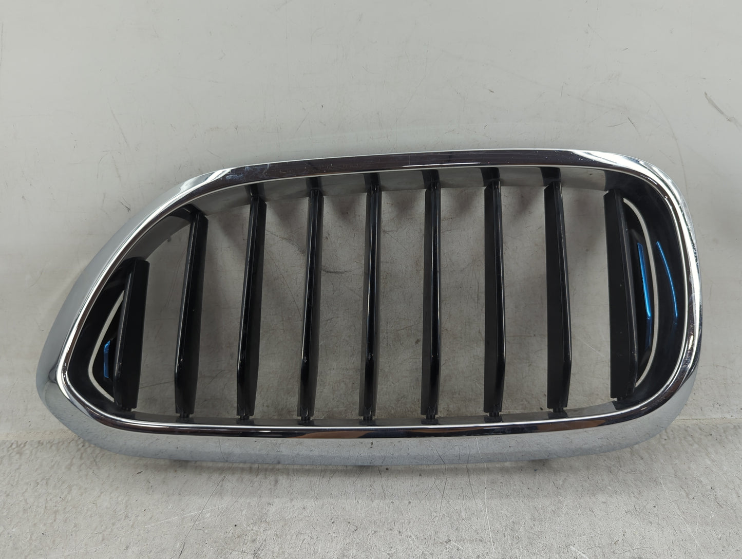 2017-2020 Bmw 530i Front Grille Bumper Not Included - Oemusedautoparts1.com