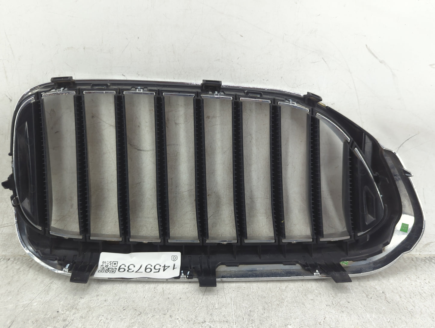 2017-2020 Bmw 530i Front Grille Bumper Not Included - Oemusedautoparts1.com