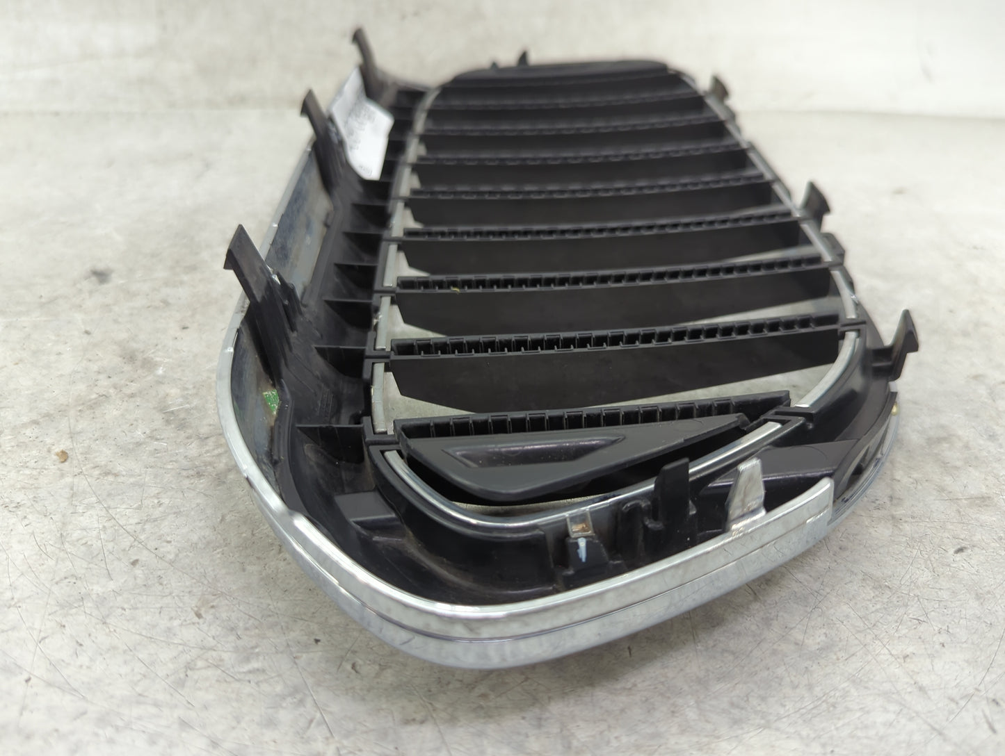 2017-2020 Bmw 530i Front Grille Bumper Not Included - Oemusedautoparts1.com