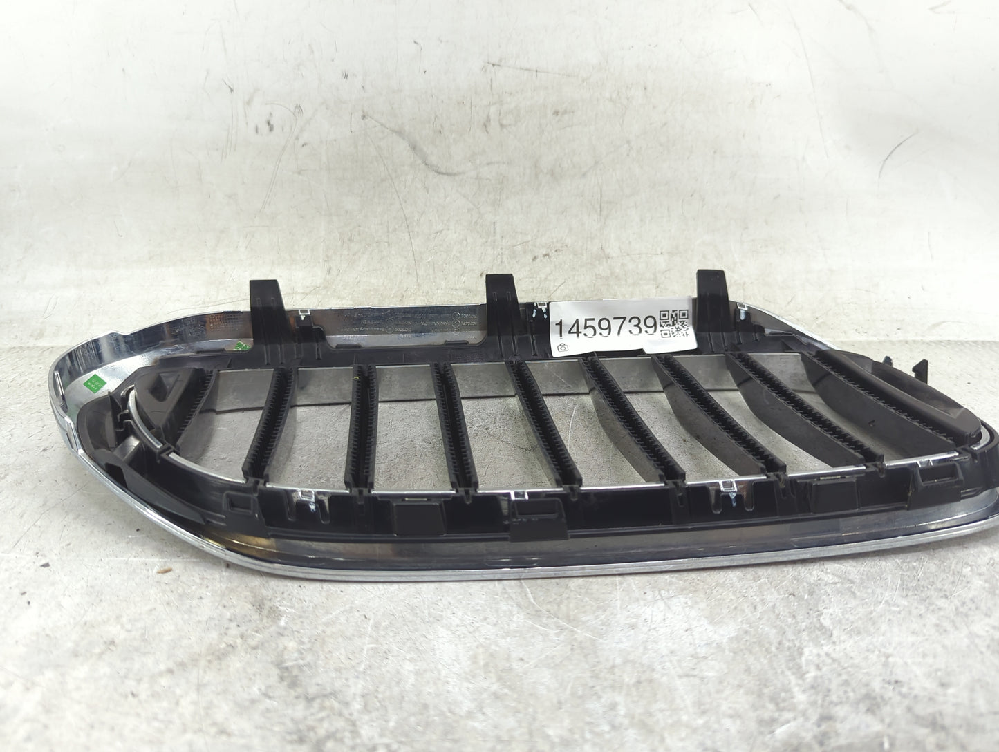2017-2020 Bmw 530i Front Grille Bumper Not Included - Oemusedautoparts1.com