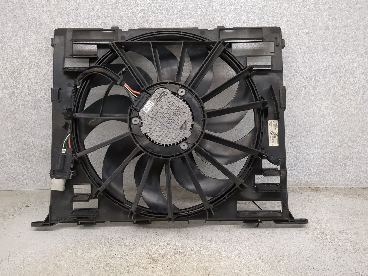 Bmw 540 Electric Radiator Cooling Fan Motor Assembly - Oemusedautoparts1.com