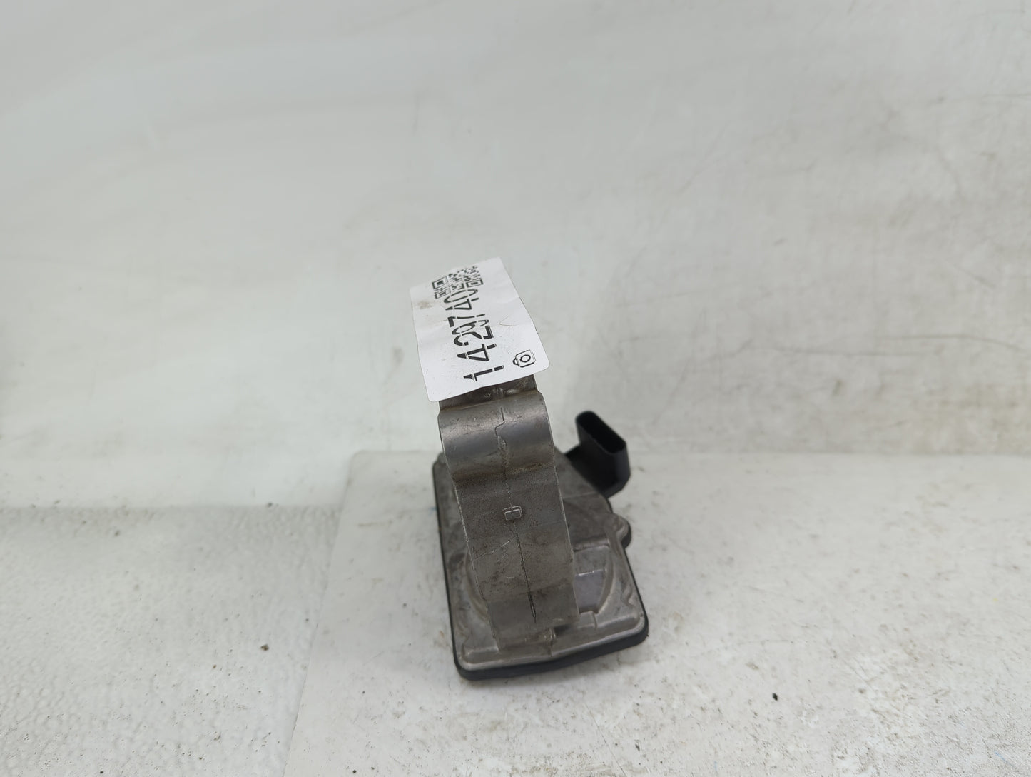 2018-2020 Bmw M5 Throttle Body P/N:A2C80221500 7 619 008 Fits Fits 2016 2017 2018 2019 2020 2021 2022 OEM Used Auto Parts - 