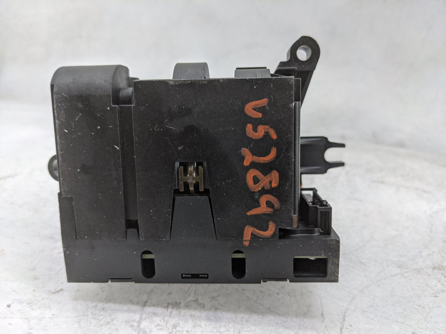 2018 Bmw X3 Floor Console Assembly Shifter - Oemusedautoparts1.com
