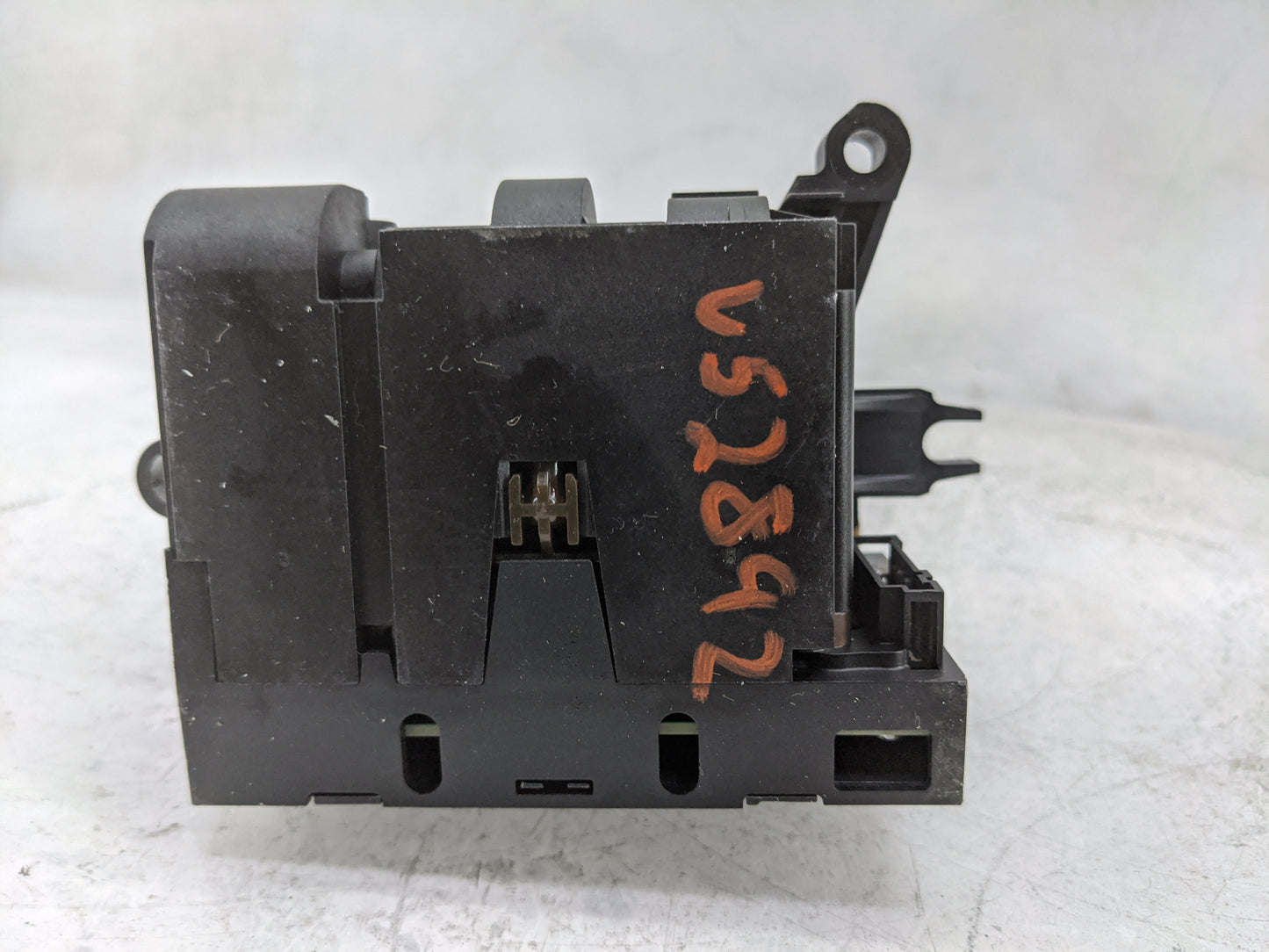 2018 Bmw X3 Floor Console Assembly Shifter - Oemusedautoparts1.com