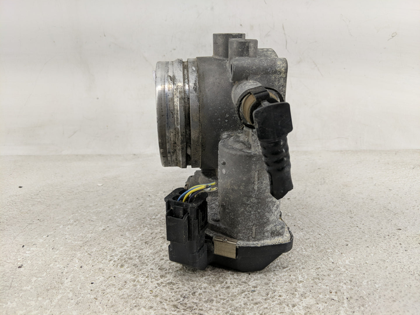 2011-2018 Bmw X5 Throttle Body P/N:7597871-03 Fits Fits 2010 2011 2012 2013 2014 2015 2016 2017 2018 2019 2020 OEM Used Auto