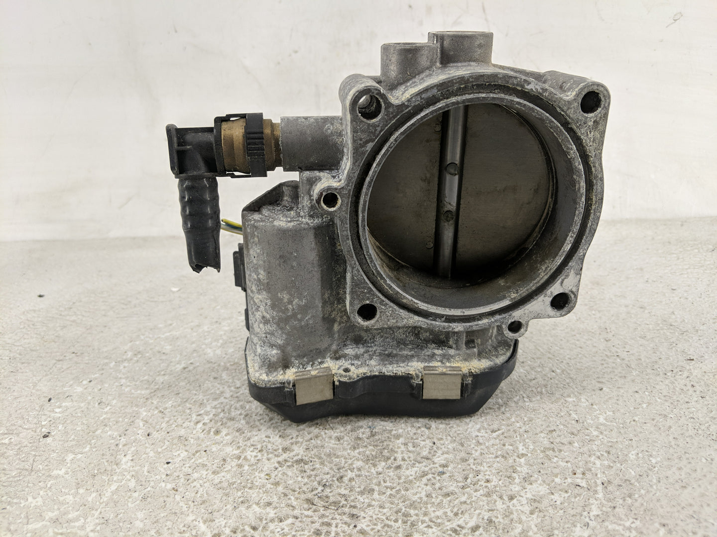 2011-2018 Bmw X5 Throttle Body P/N:7597871-03 Fits Fits 2010 2011 2012 2013 2014 2015 2016 2017 2018 2019 2020 OEM Used Auto