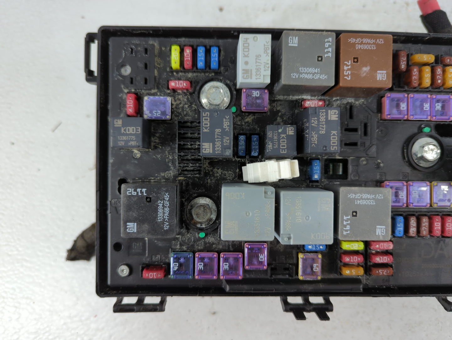 2016-2018 Buick Cascada Fusebox Fuse Box Panel Relay Module P/N:39102255 Fits Fits 2016 2017 2018 OEM Used Auto Parts - Oemu