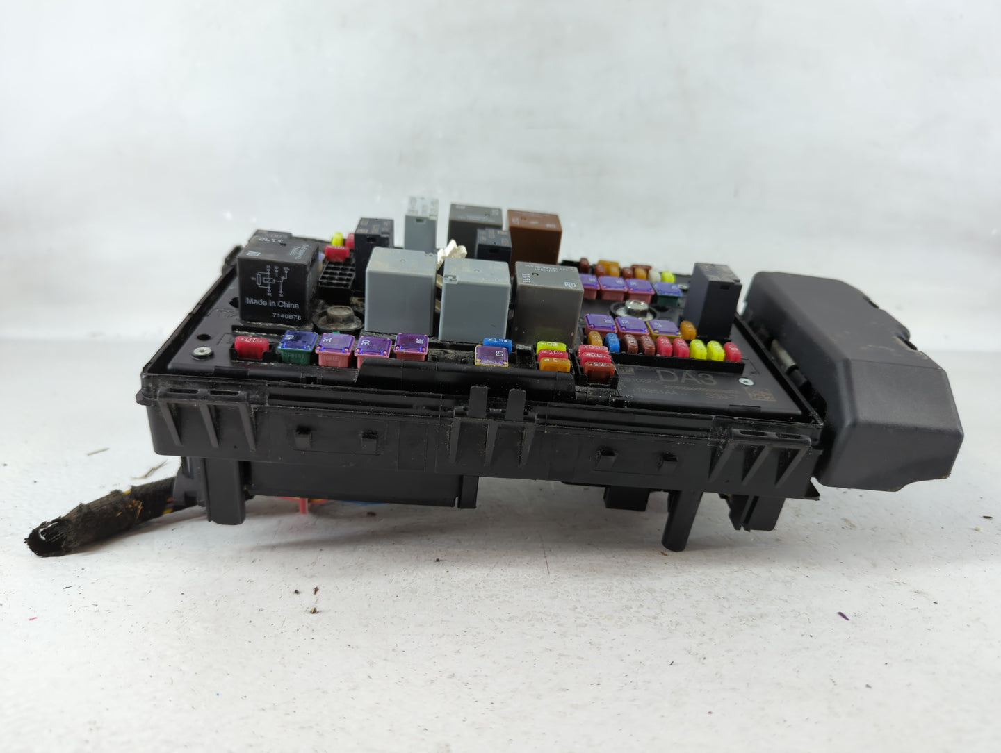 2016-2018 Buick Cascada Fusebox Fuse Box Panel Relay Module P/N:39102255 Fits Fits 2016 2017 2018 OEM Used Auto Parts - Oemu