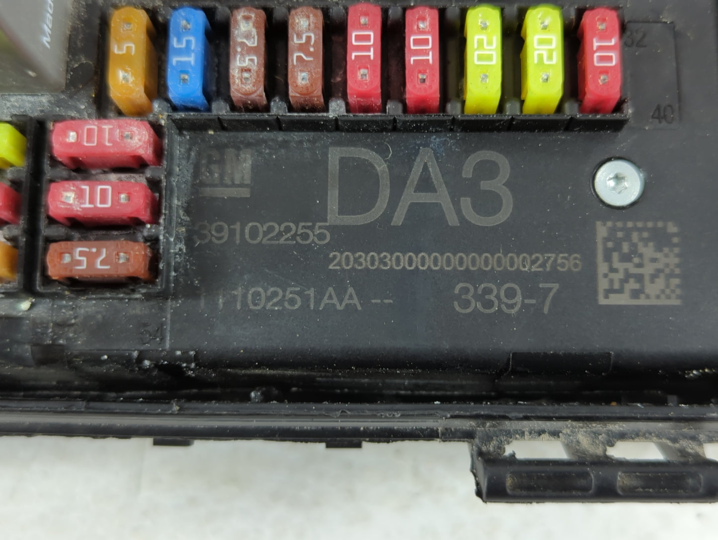 2016-2018 Buick Cascada Fusebox Fuse Box Panel Relay Module P/N:39102255 Fits Fits 2016 2017 2018 OEM Used Auto Parts - Oemu