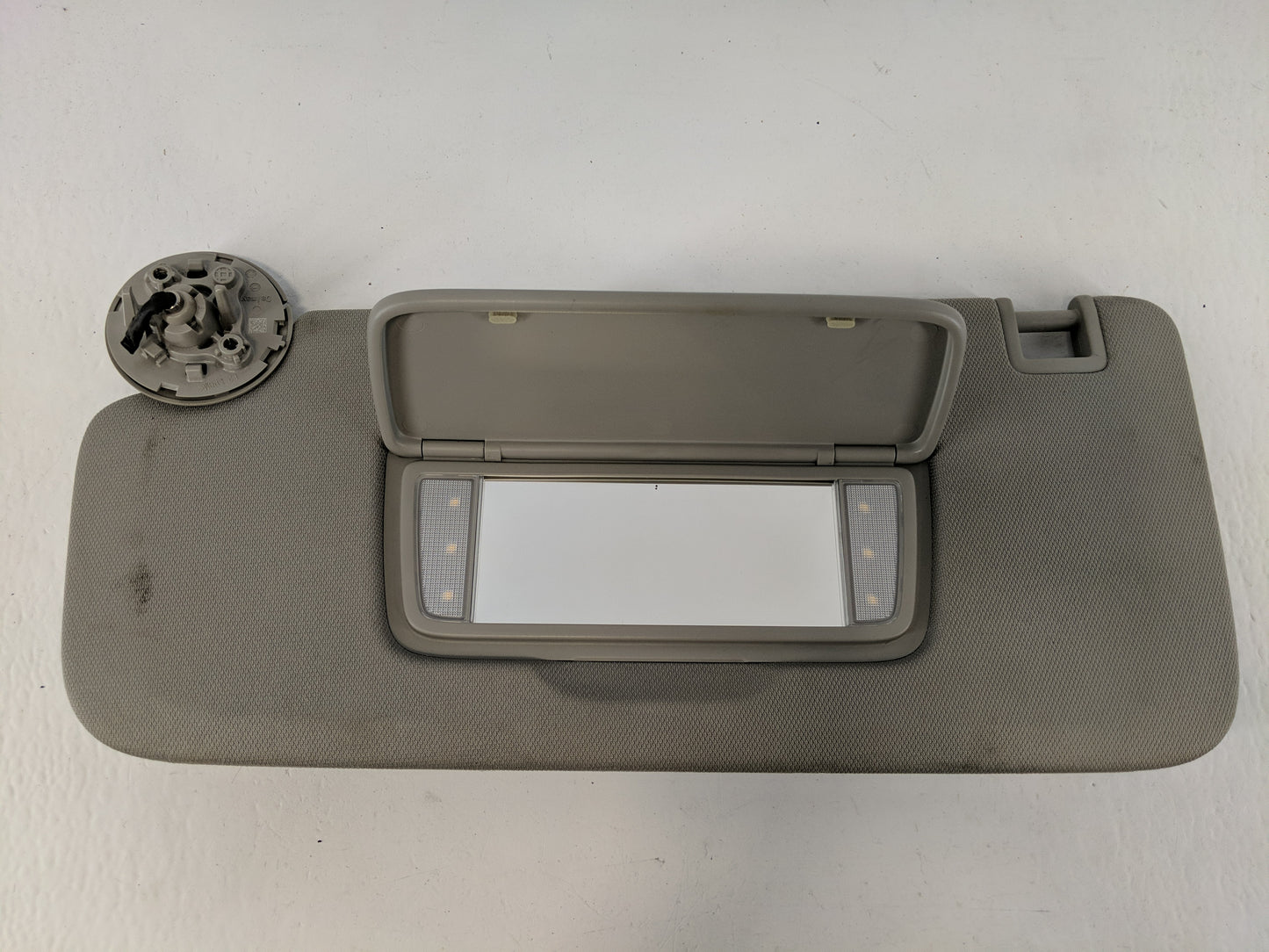 2018-2020 Buick Enclave Sun Visor Shade Replacement Passenger Right Mirror Fits Fits 2018 2019 2020 OEM Used Auto Parts - Oe