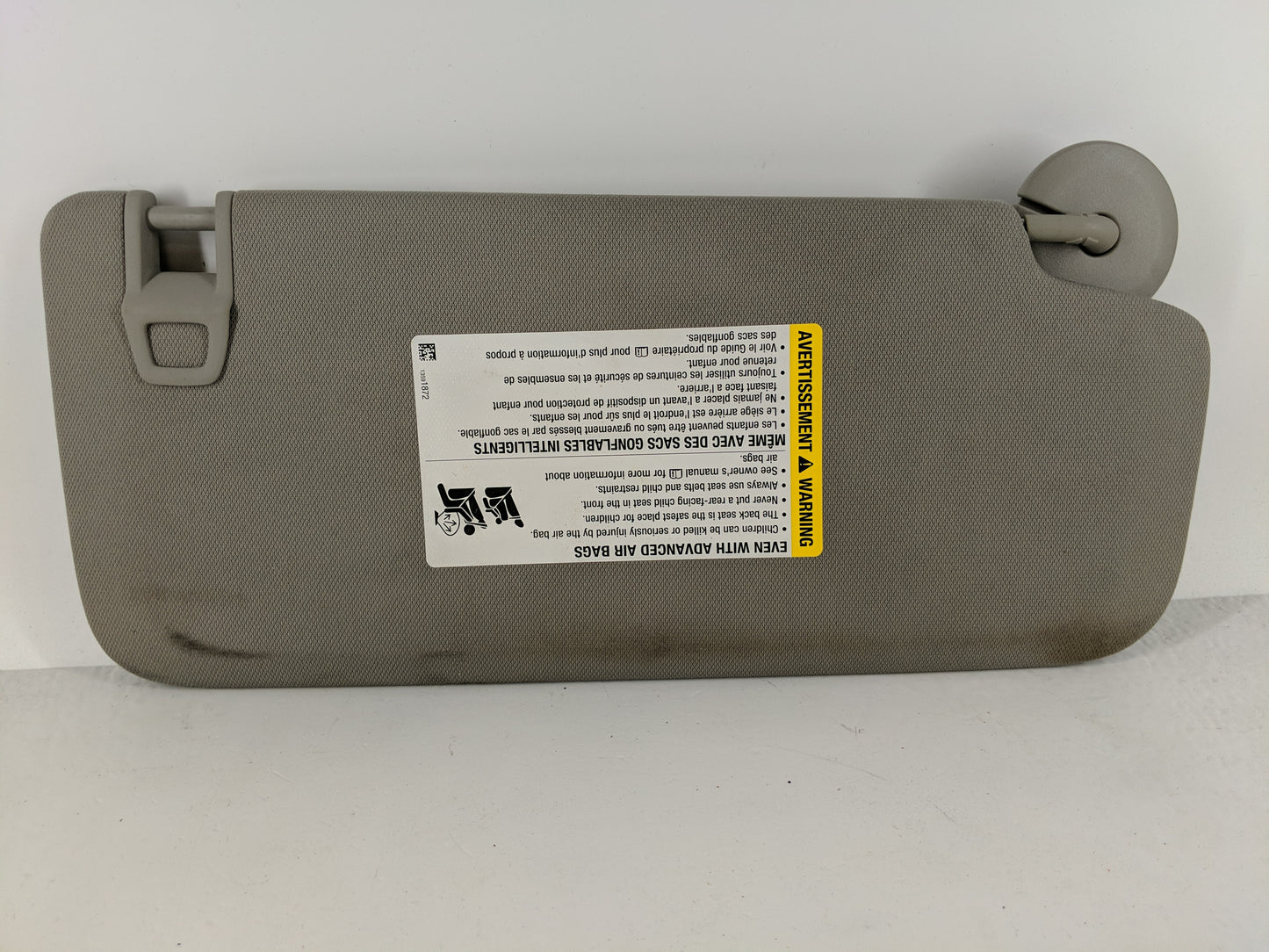 2018-2020 Buick Enclave Sun Visor Shade Replacement Passenger Right Mirror Fits Fits 2018 2019 2020 OEM Used Auto Parts - Oe
