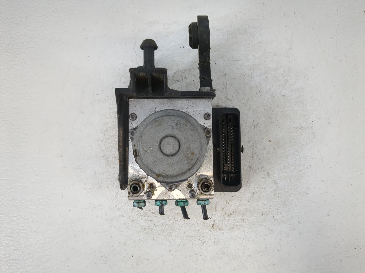 2018 Buick Enclave ABS Pump Control Module Replacement P/N:84408136 Fits OEM Used Auto Parts - Oemusedautoparts1.com