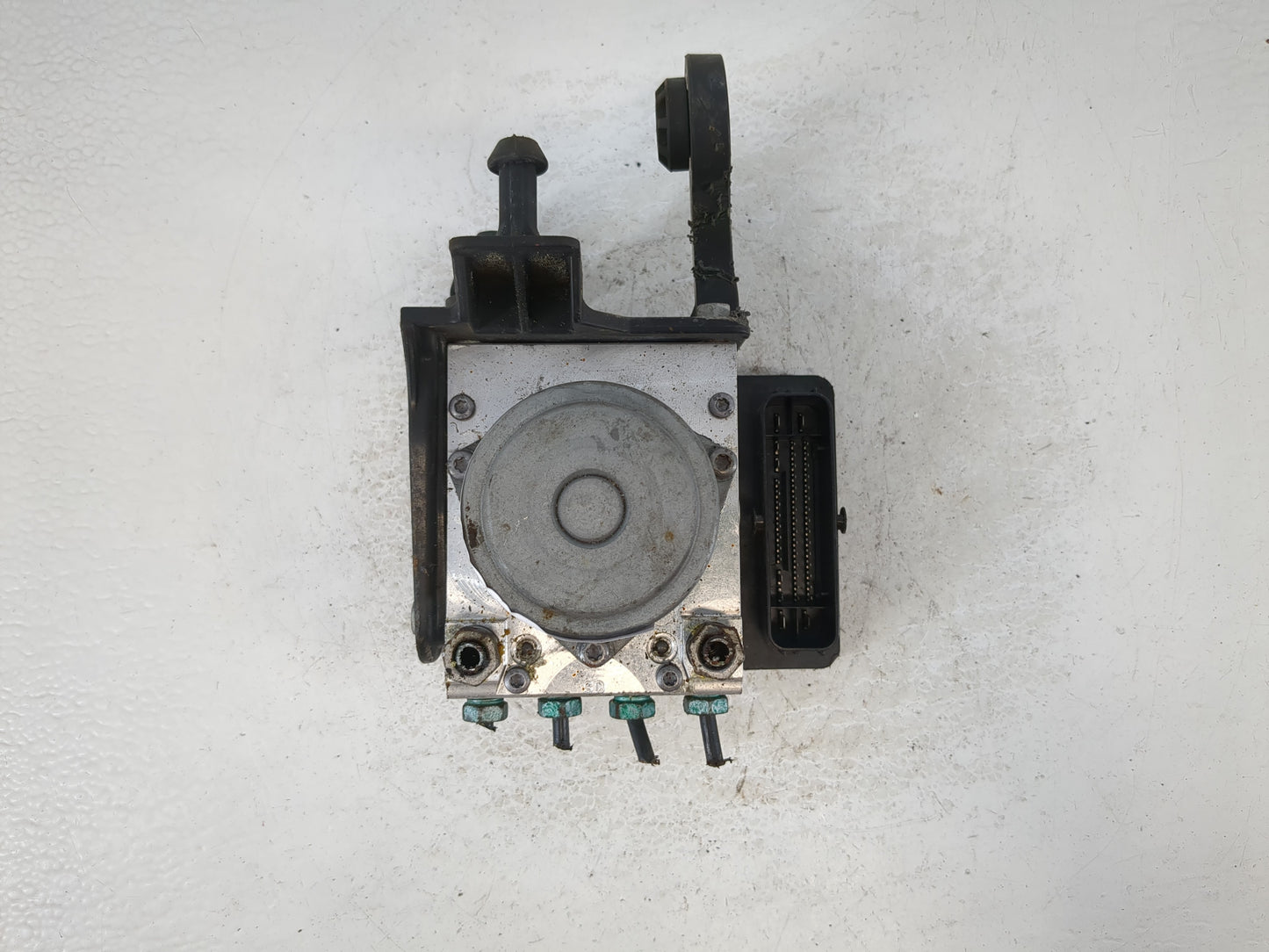 2018 Buick Enclave ABS Pump Control Module Replacement P/N:84408136 Fits OEM Used Auto Parts - Oemusedautoparts1.com